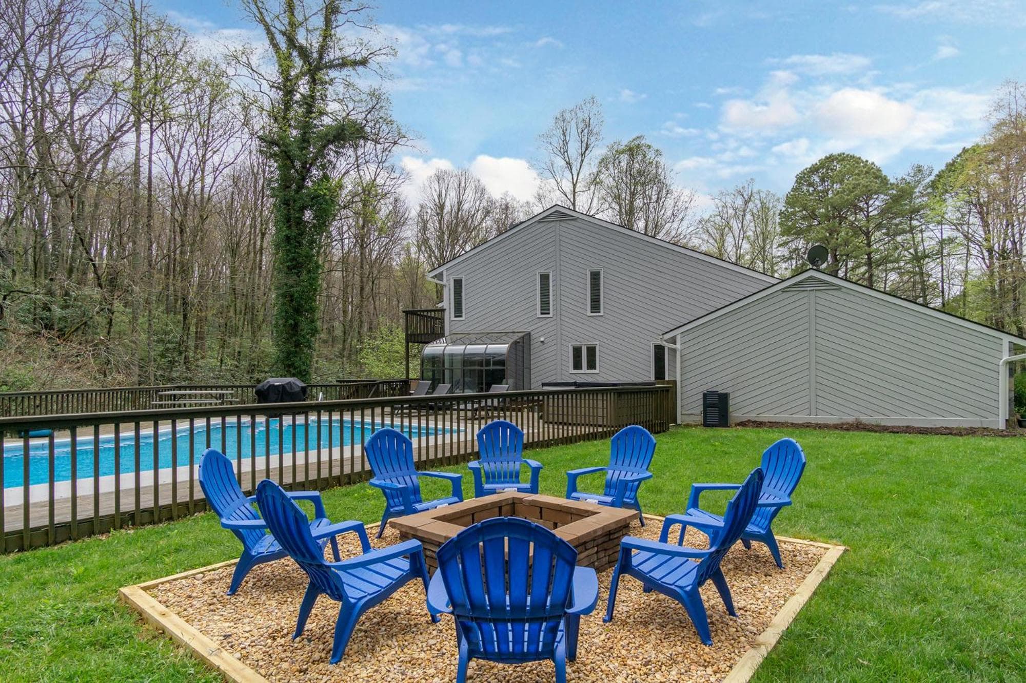 Secluded Oasis in Asheville! Game Room, Movie Theater, and Hot Tub * 20 min to Biltmore!