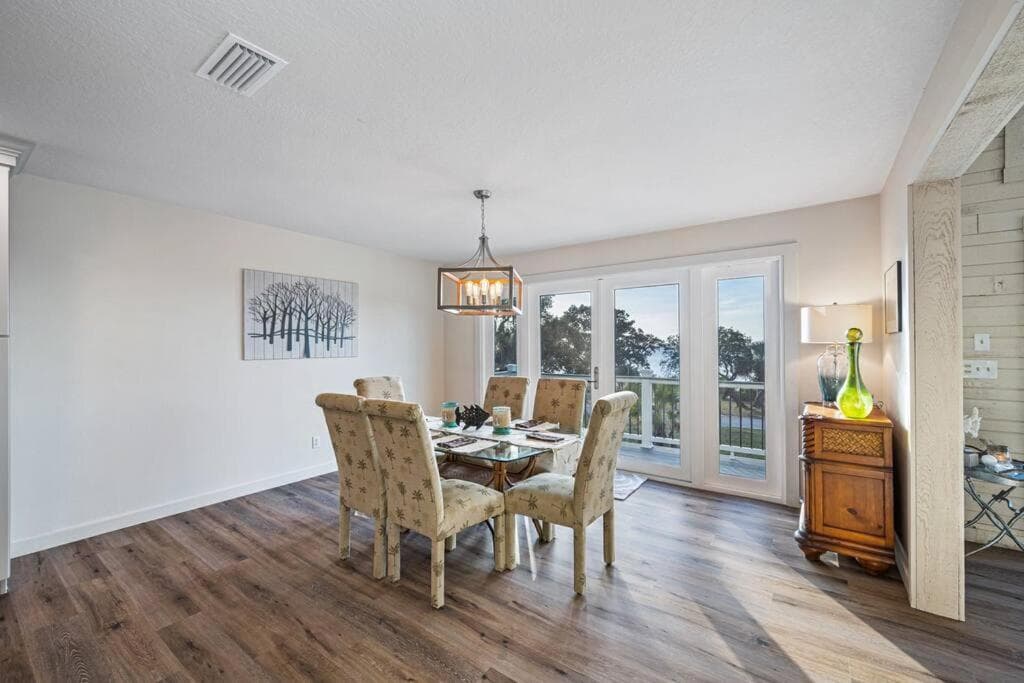 Breathtaking Waterfront Crystal Beach Getaway!