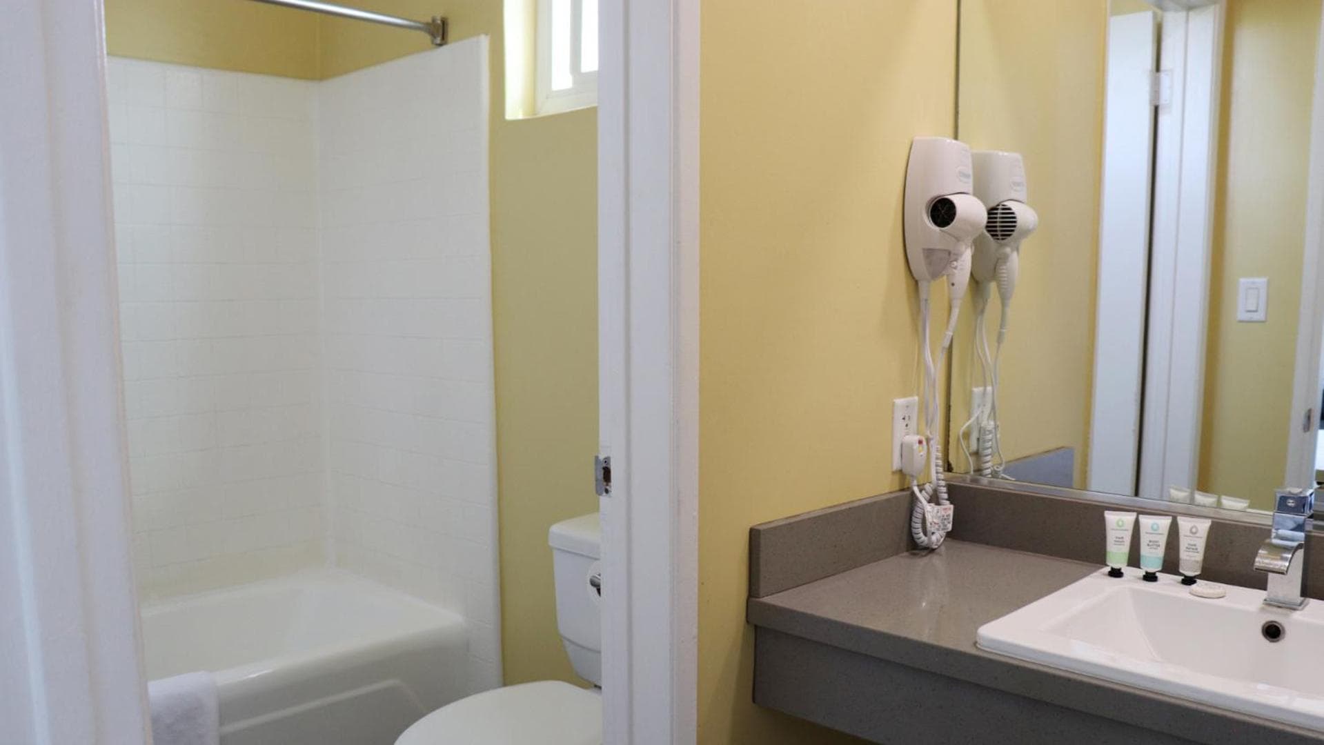 Hometel Suites