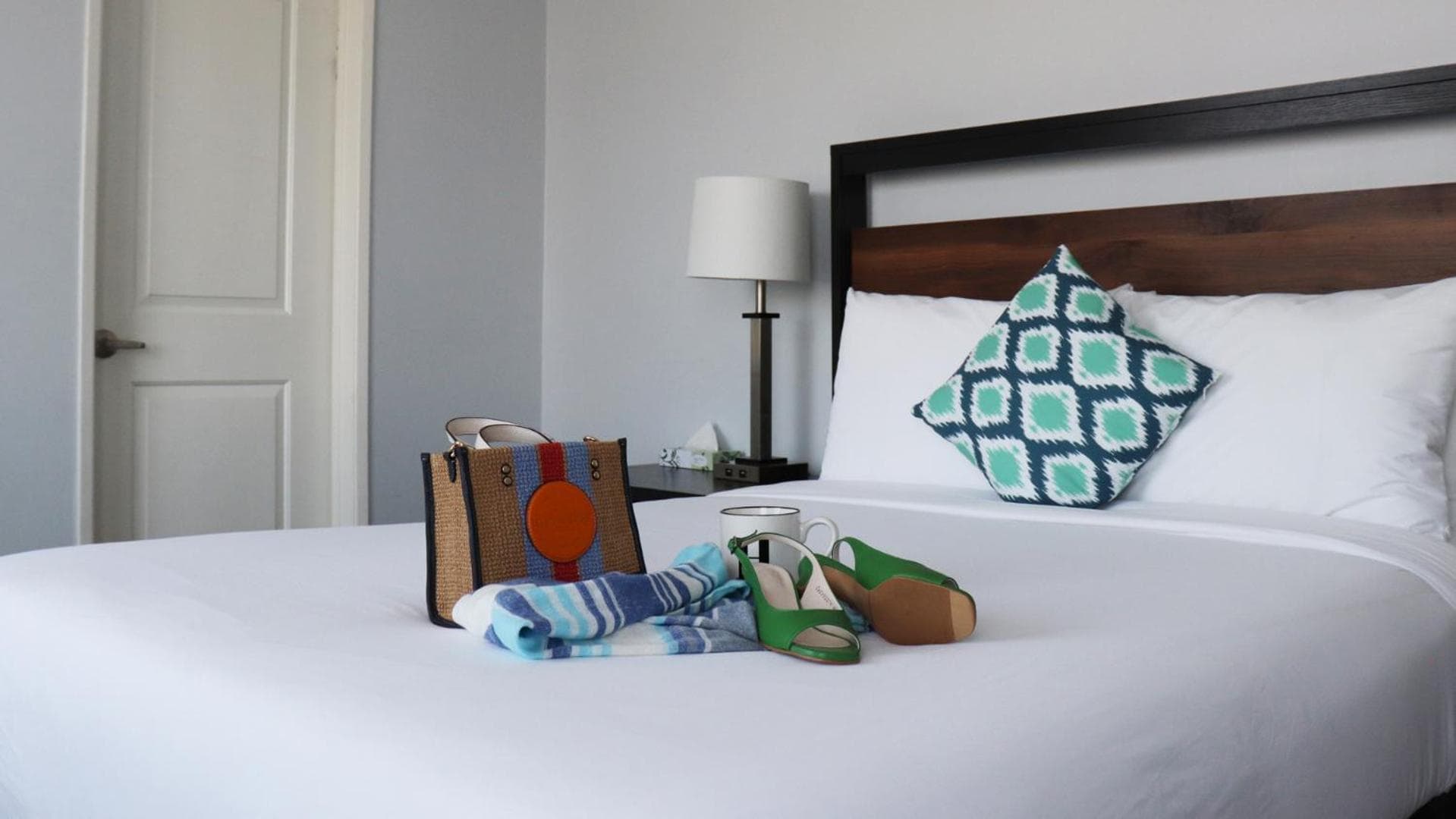 Hometel Suites