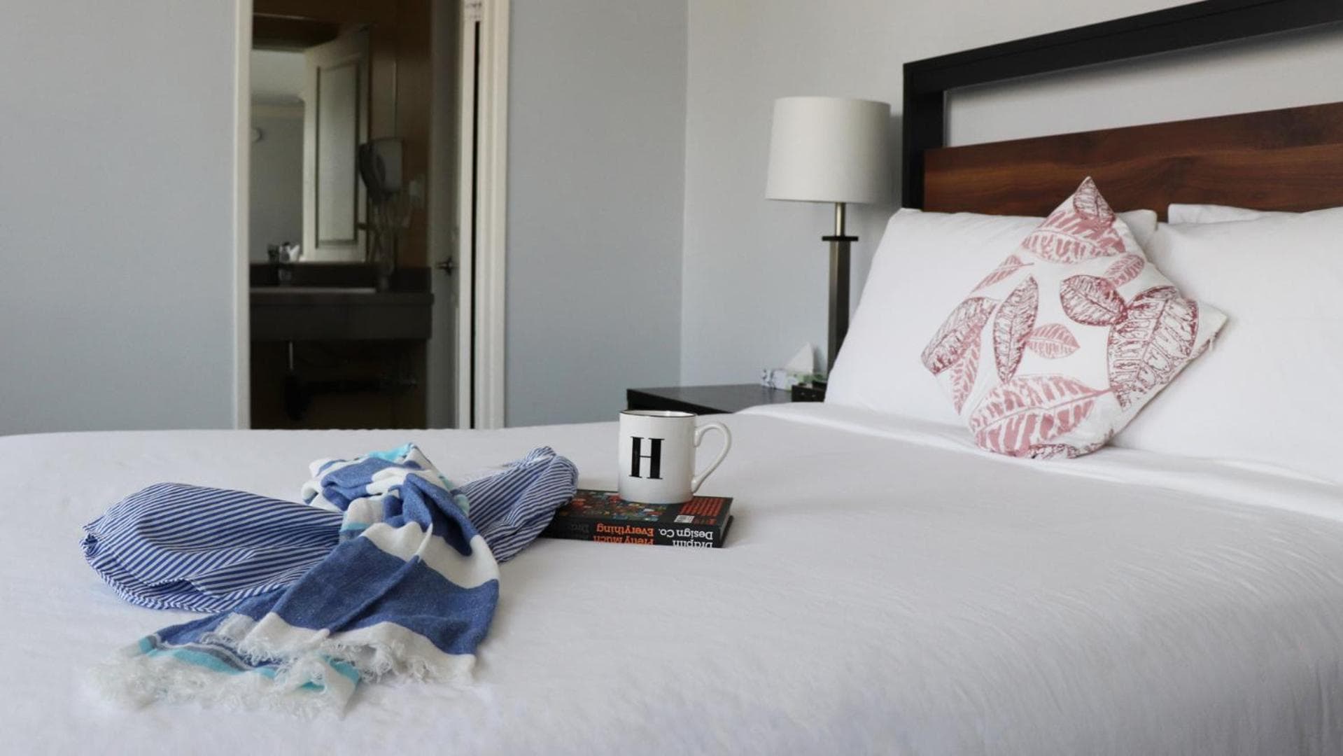 Hometel Suites