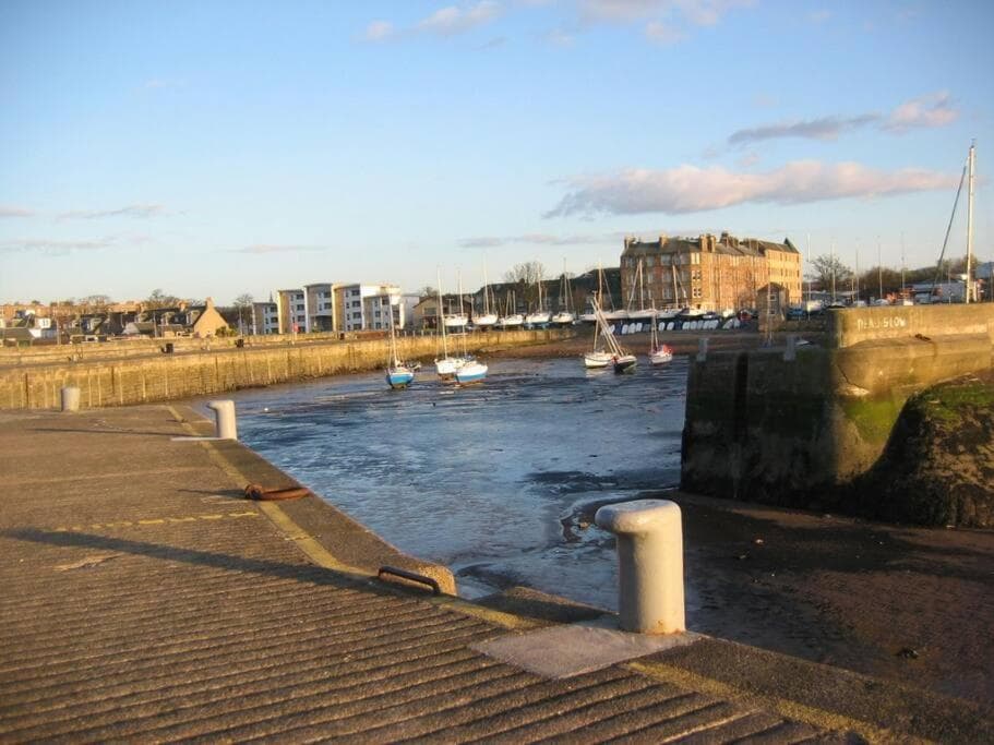 Musselburgh Homely Apartment (Sleeps 6)