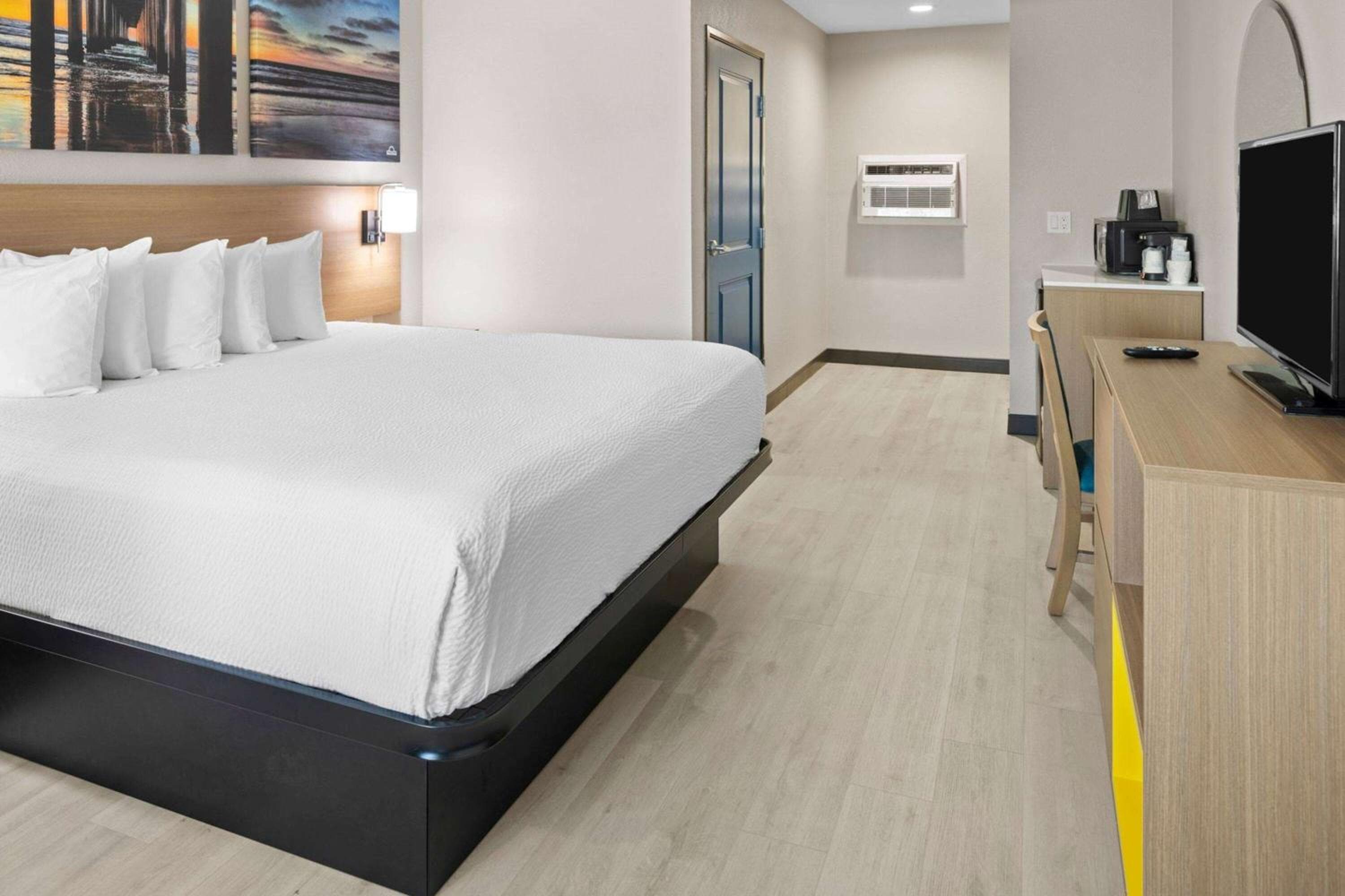 Days Inn by Wyndham San Diego-East/El Cajon