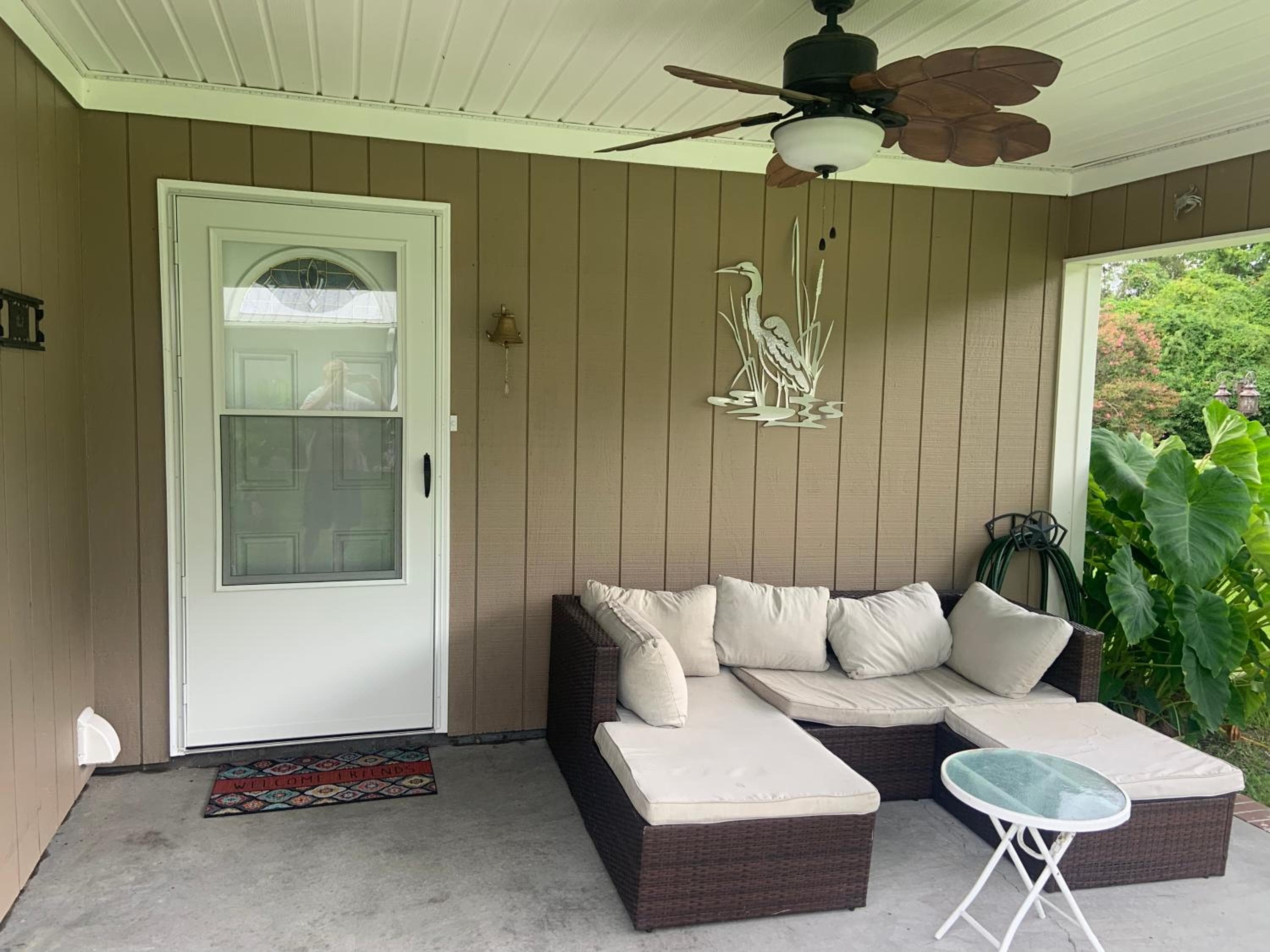Cheerful two bedroom house 1.5 miles from beach.