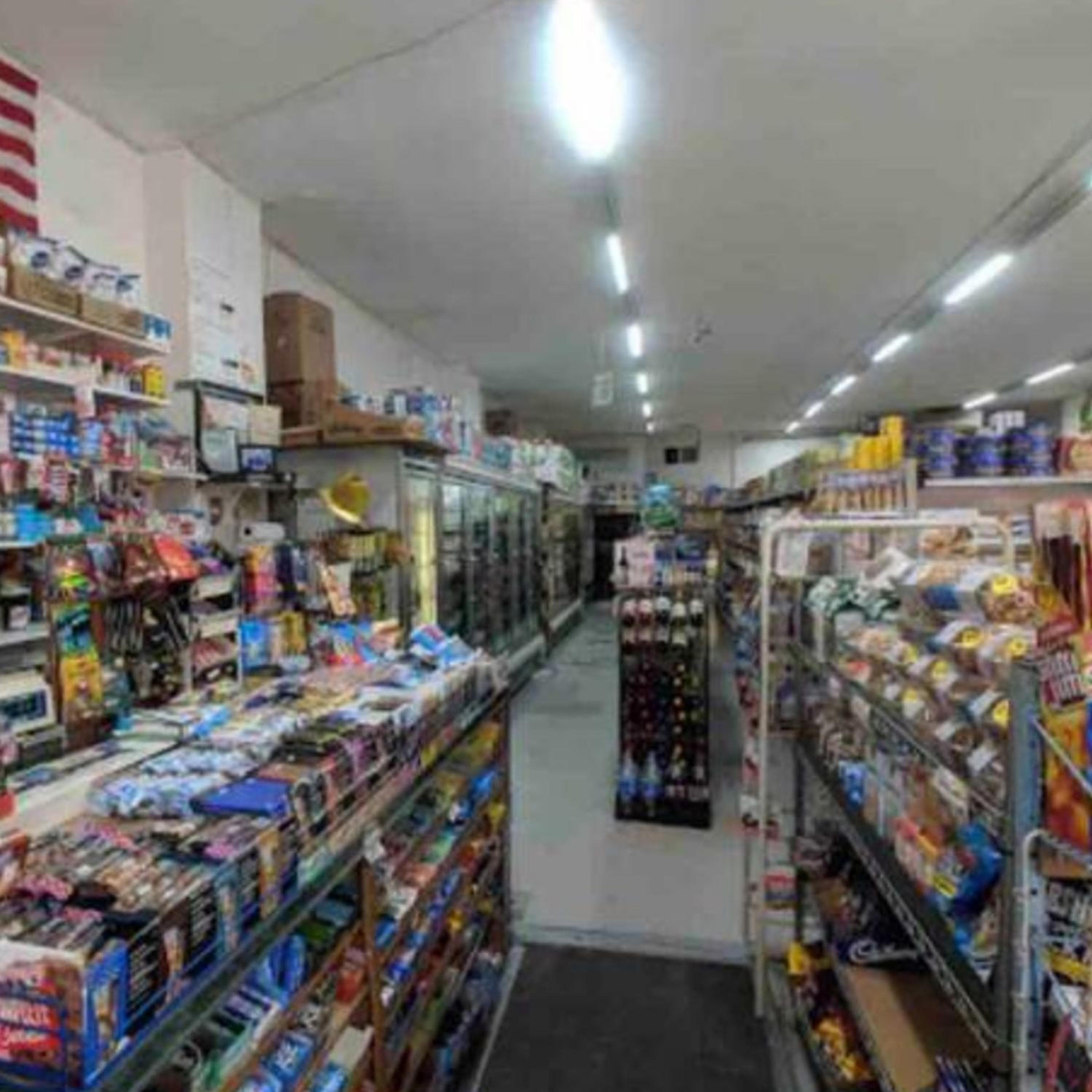 67-26 Austin Cove near subway, all shops, restaurants! Separate Entrance