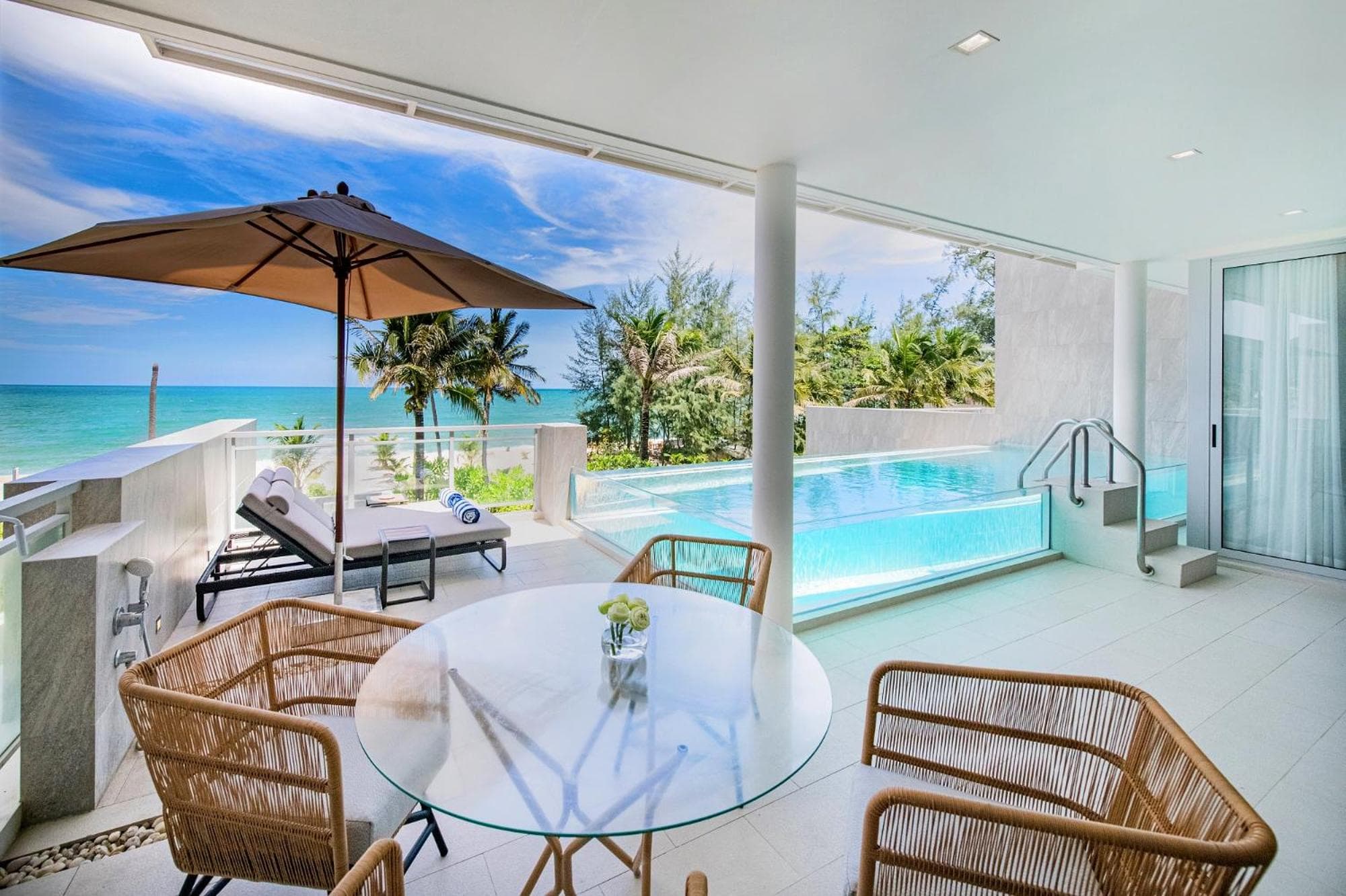 Beachfront Residences - Stunning Sea View