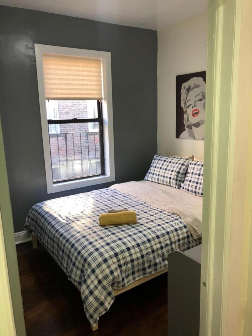 private room in a shared apartment 15 minutes to times square!