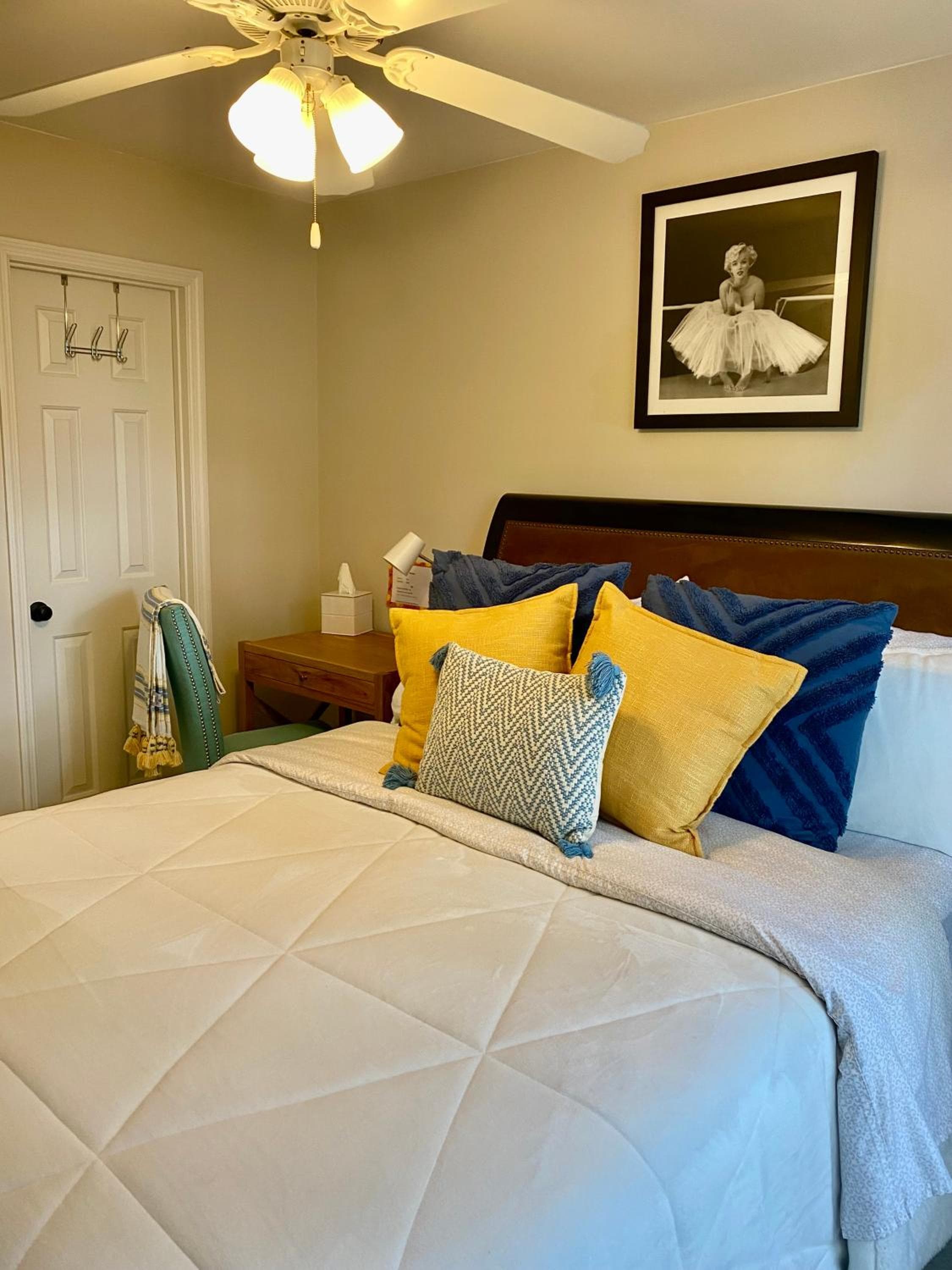 Suite Melissa's Pinehurst Country Club #6 Private Room and Bath