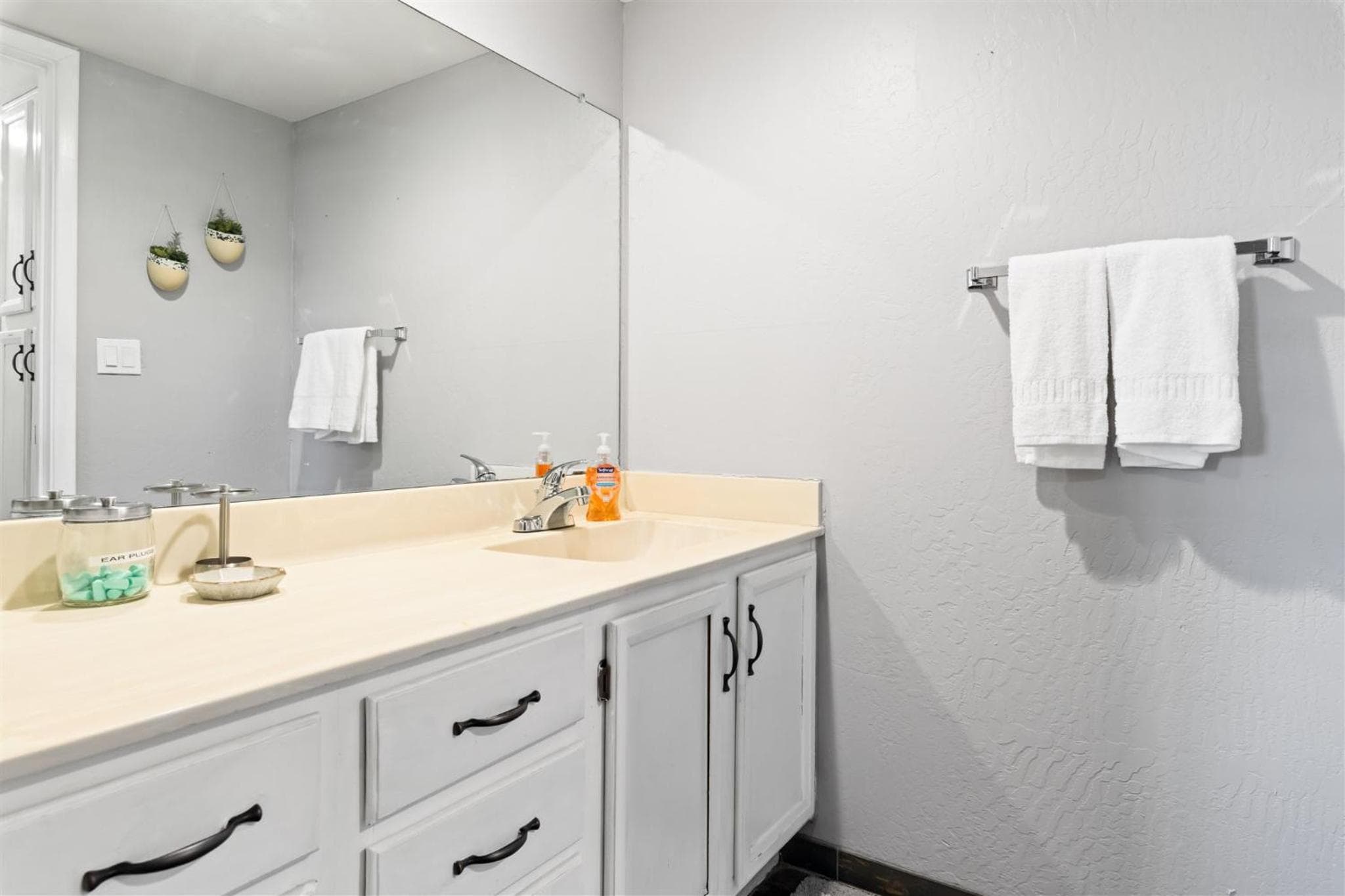 Incredible location in Old Town 2 King Bds & Patio