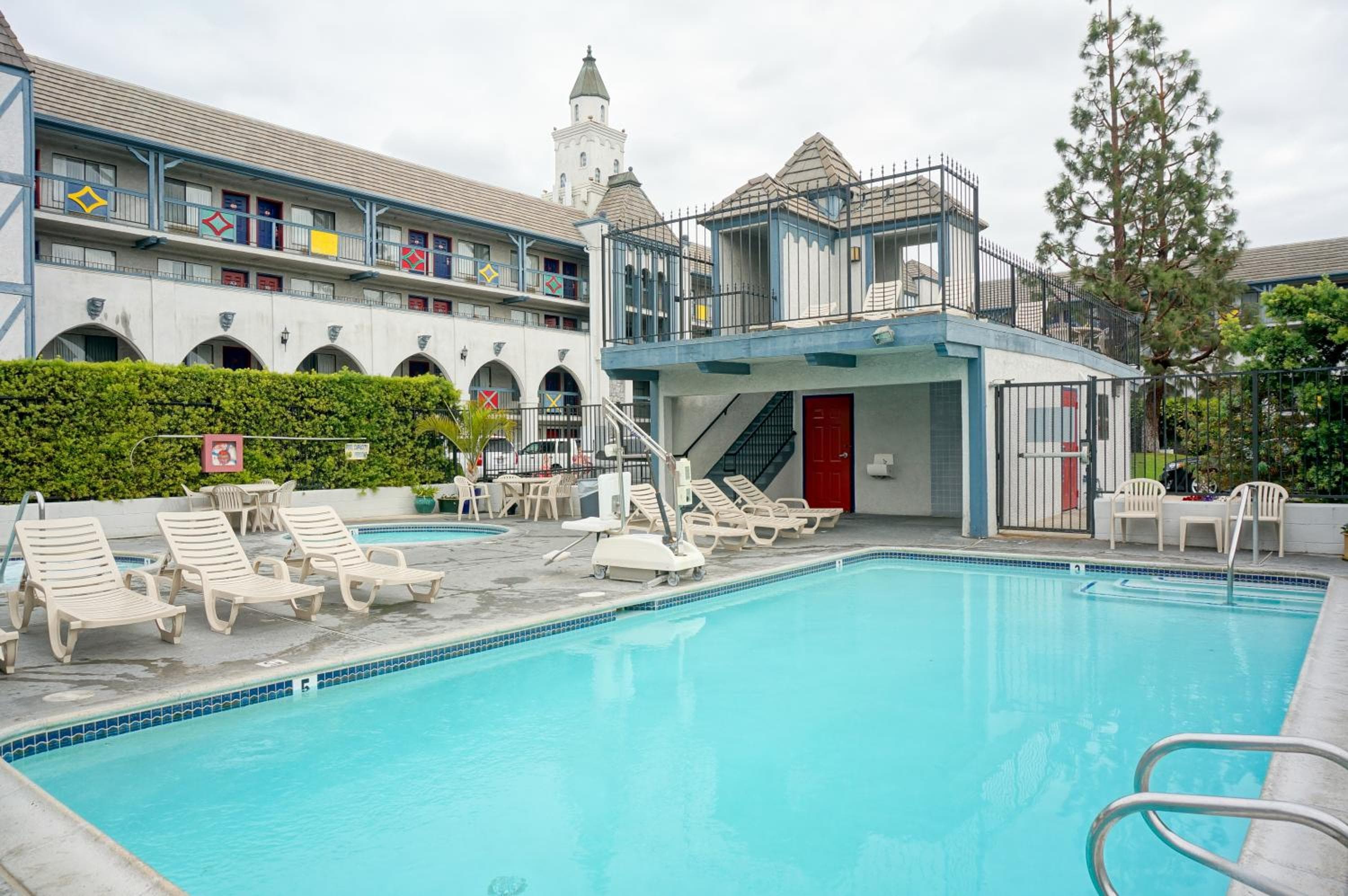 Castle Inn and Suites Anaheim