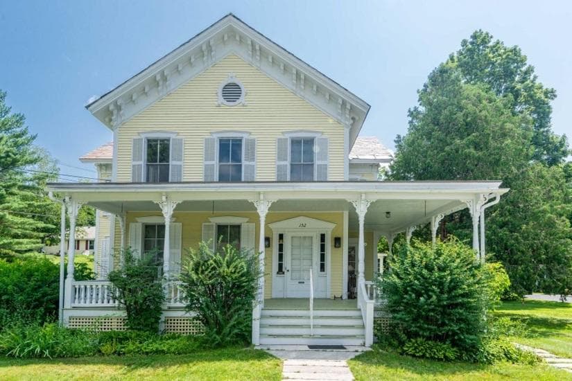 The School House - Walk to all Shops and Restaurants - New Remodel