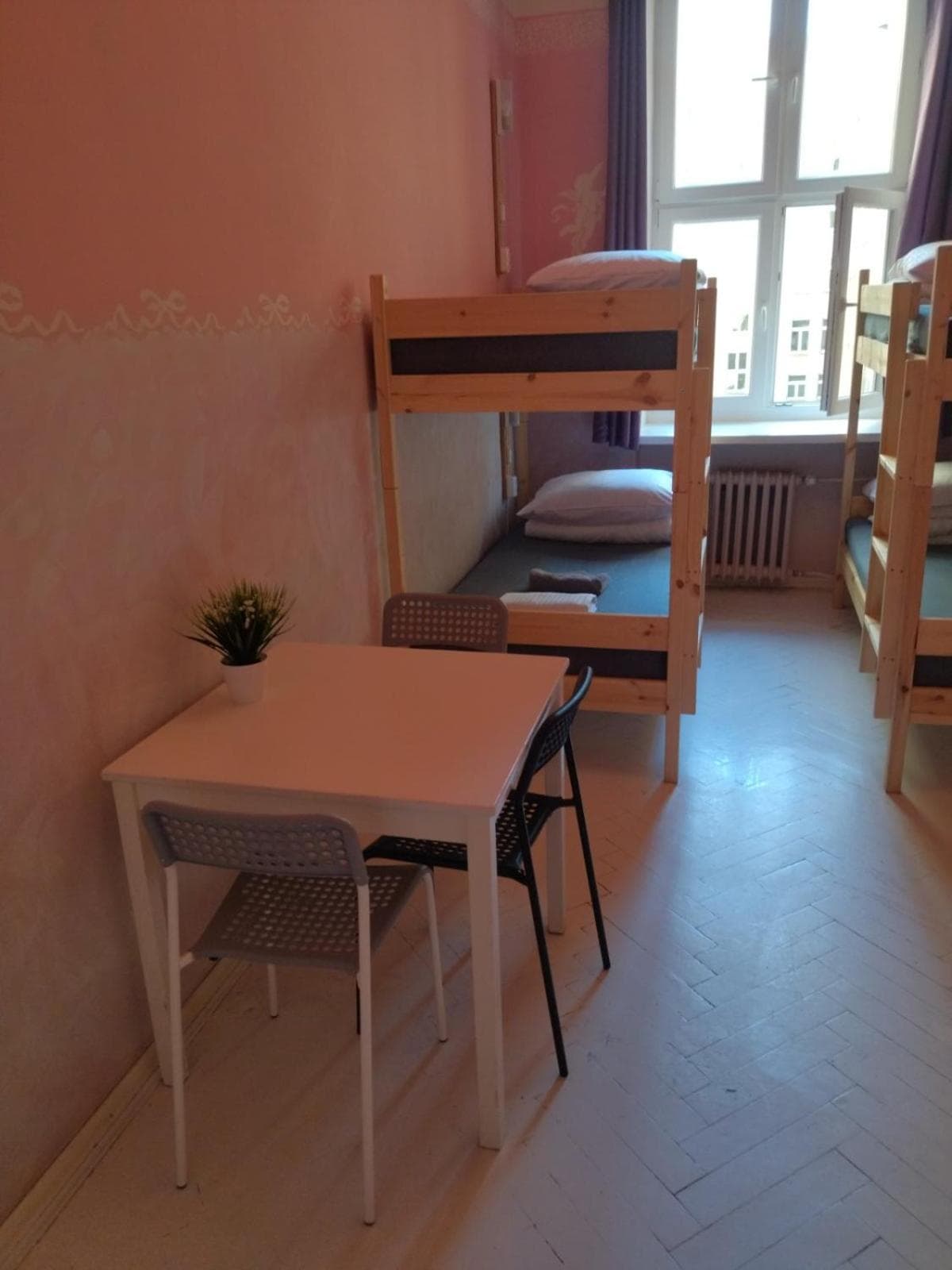 Hostel Oliwka - Metro Świętokrzyska