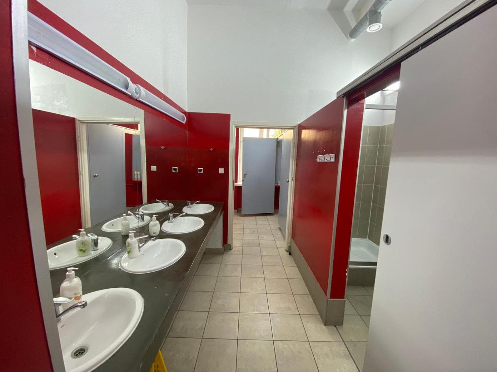 Hostel Oliwka - Metro Świętokrzyska