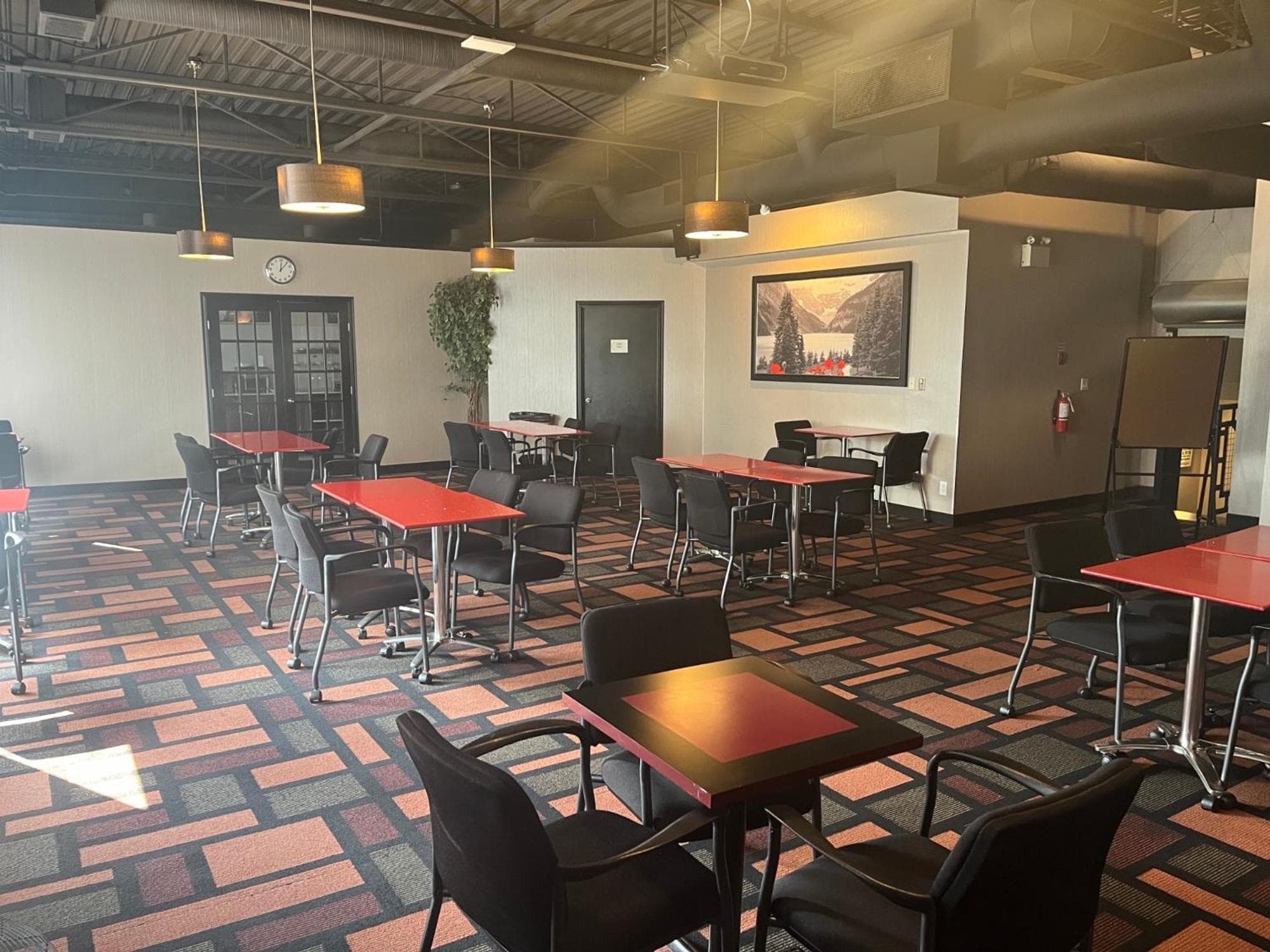 Super 8 by Wyndham Macleod Trail Calgary