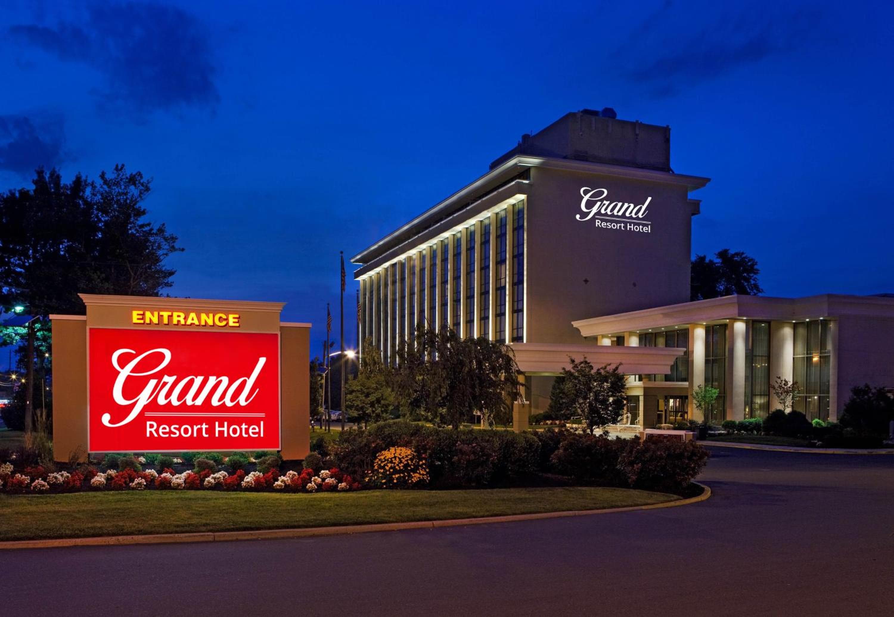Grand Laurel Hotel