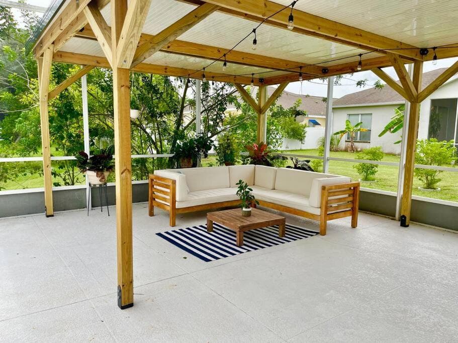 Spacious 5BR Private Home, Heated Pool & Salt Water Spa, Minutes from Beaches