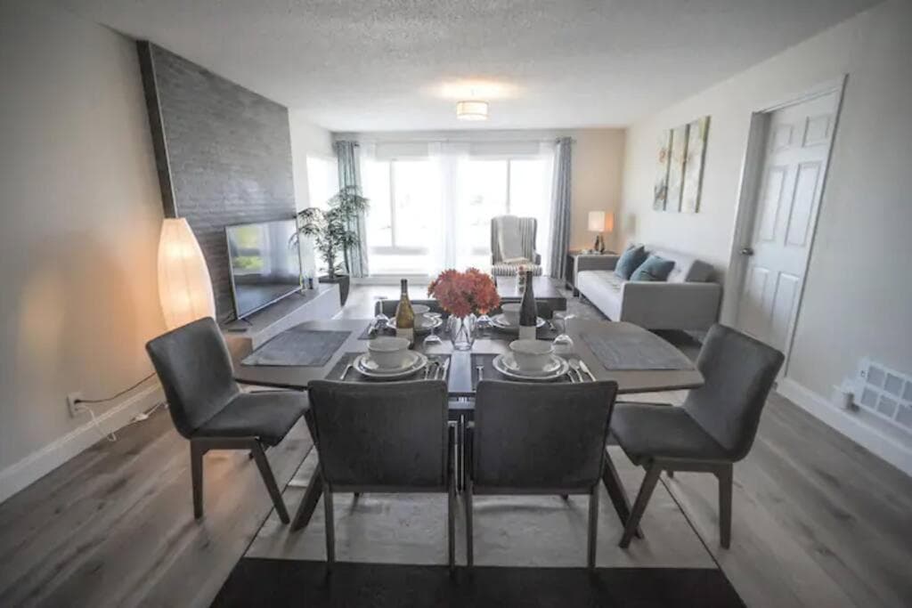 Cheerful 4-bedroom home nearby beach