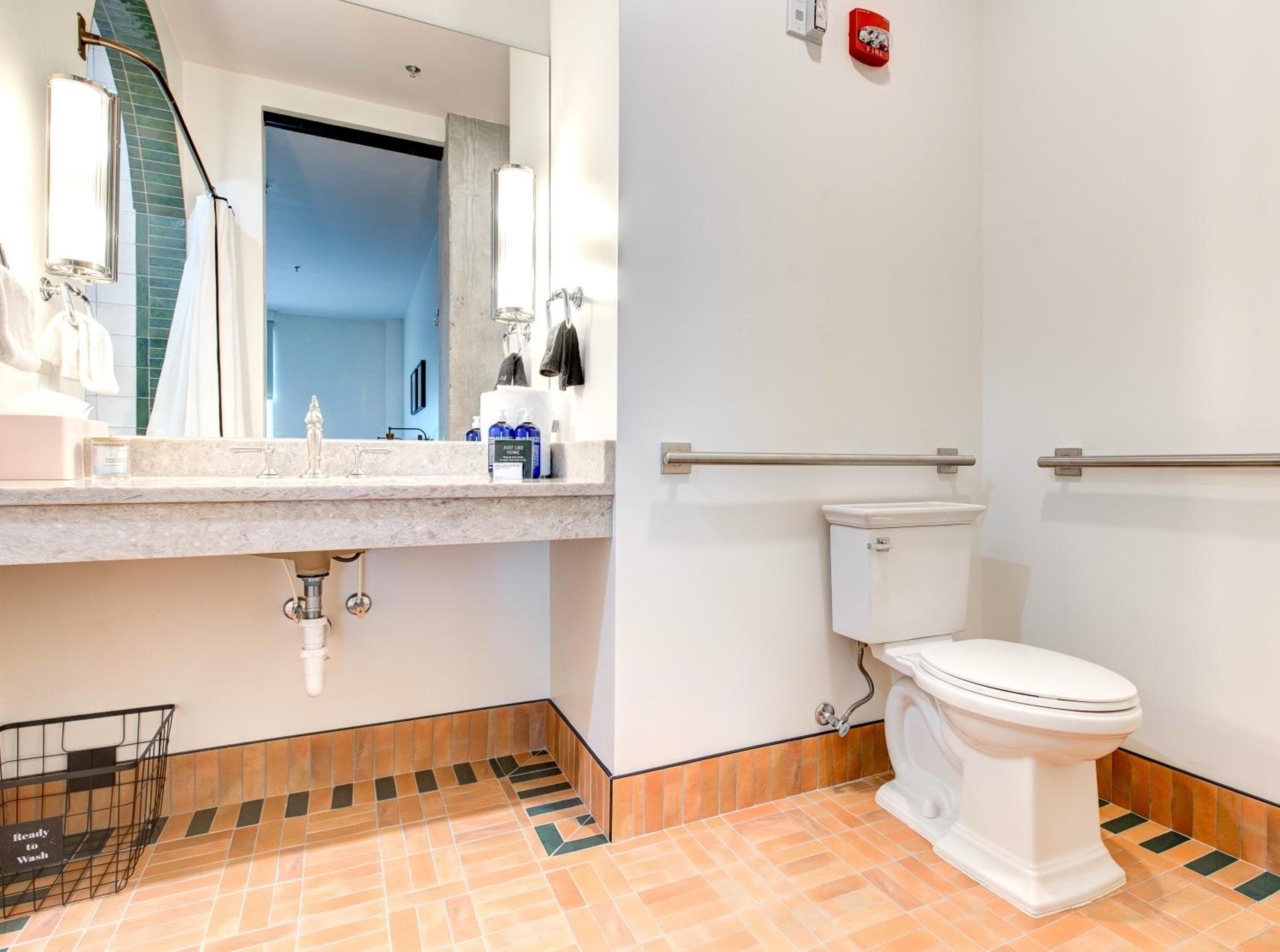 Elwood Hotel & Suites