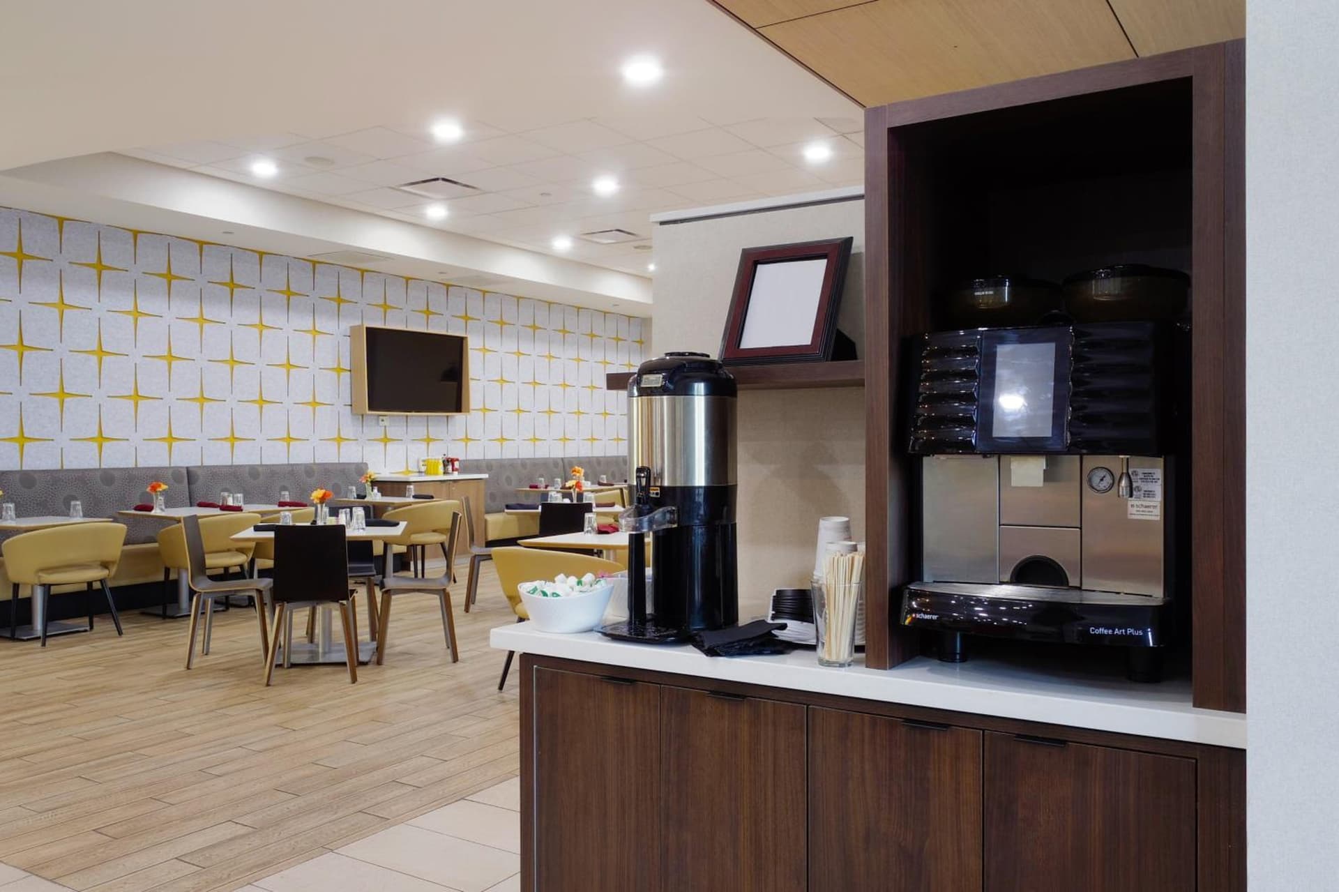 Holiday Inn & Suites Phoenix Airport by IHG