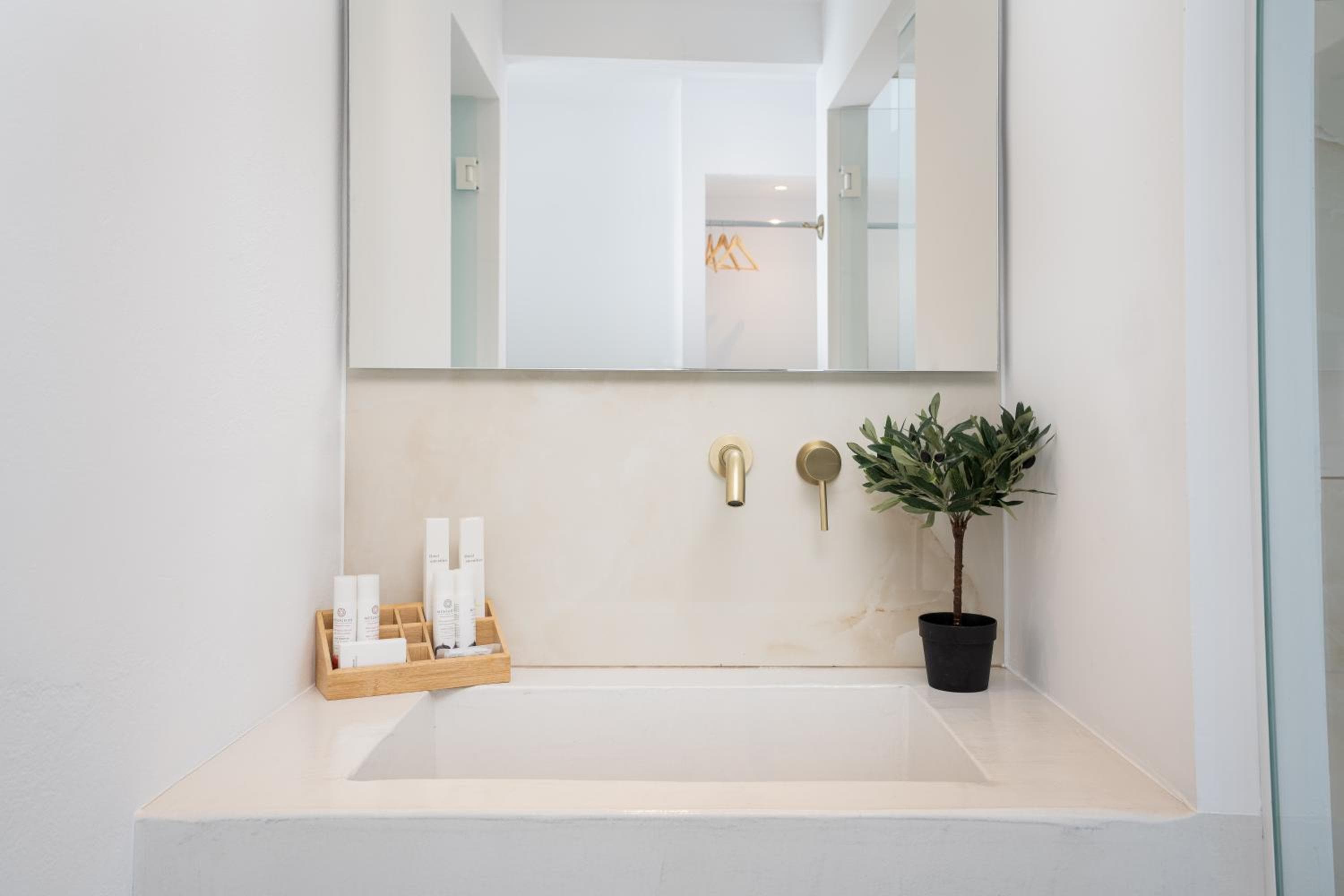 Cycladic Suites & Spa