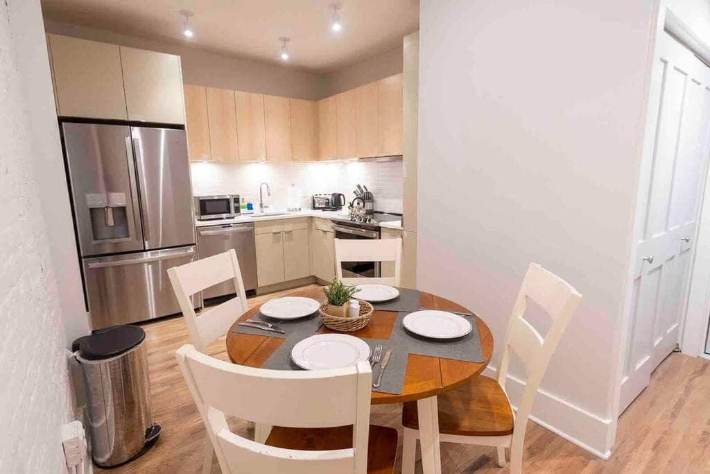 Spacious 1 bed 1 bath Downtown OTR condo minutes walk to the Reds Bengals stadium & more!