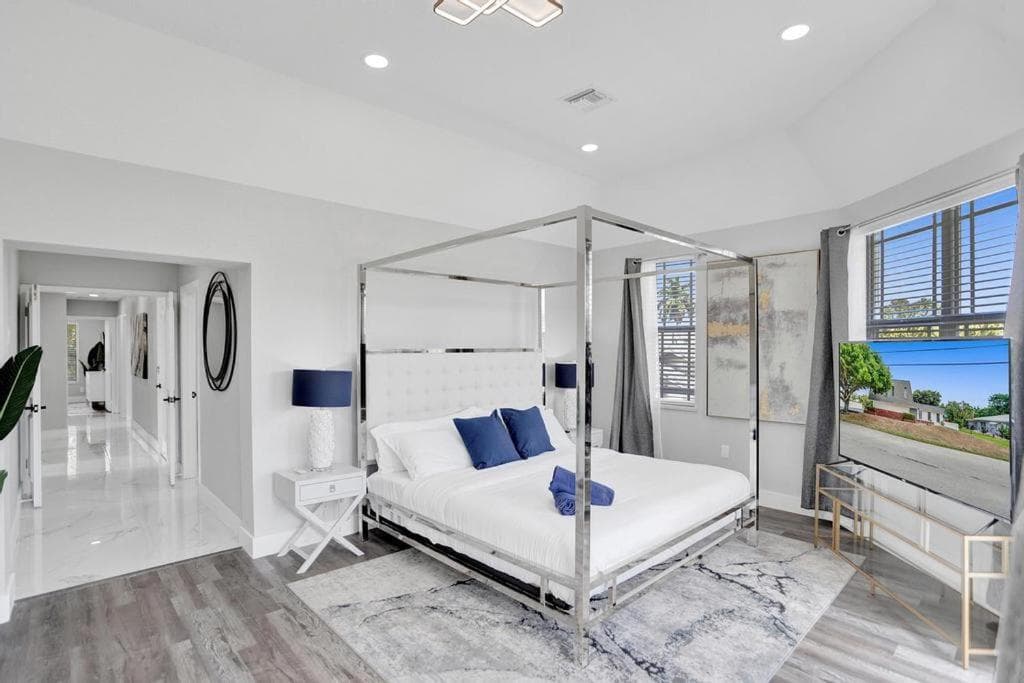 Amazing 7 Bedroom Game Room Jacuzzi Walk To Beach