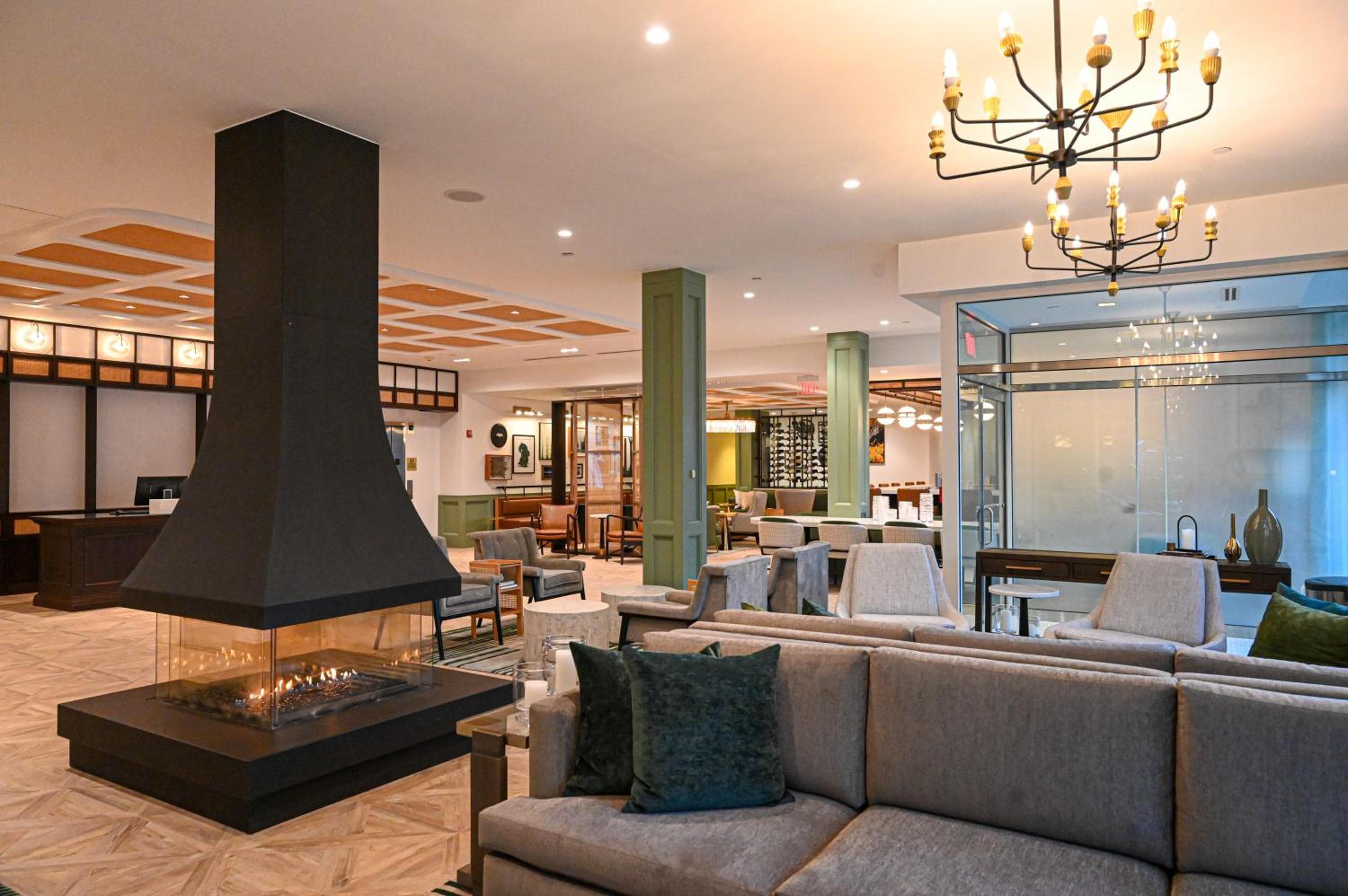 Six South St. Hotel