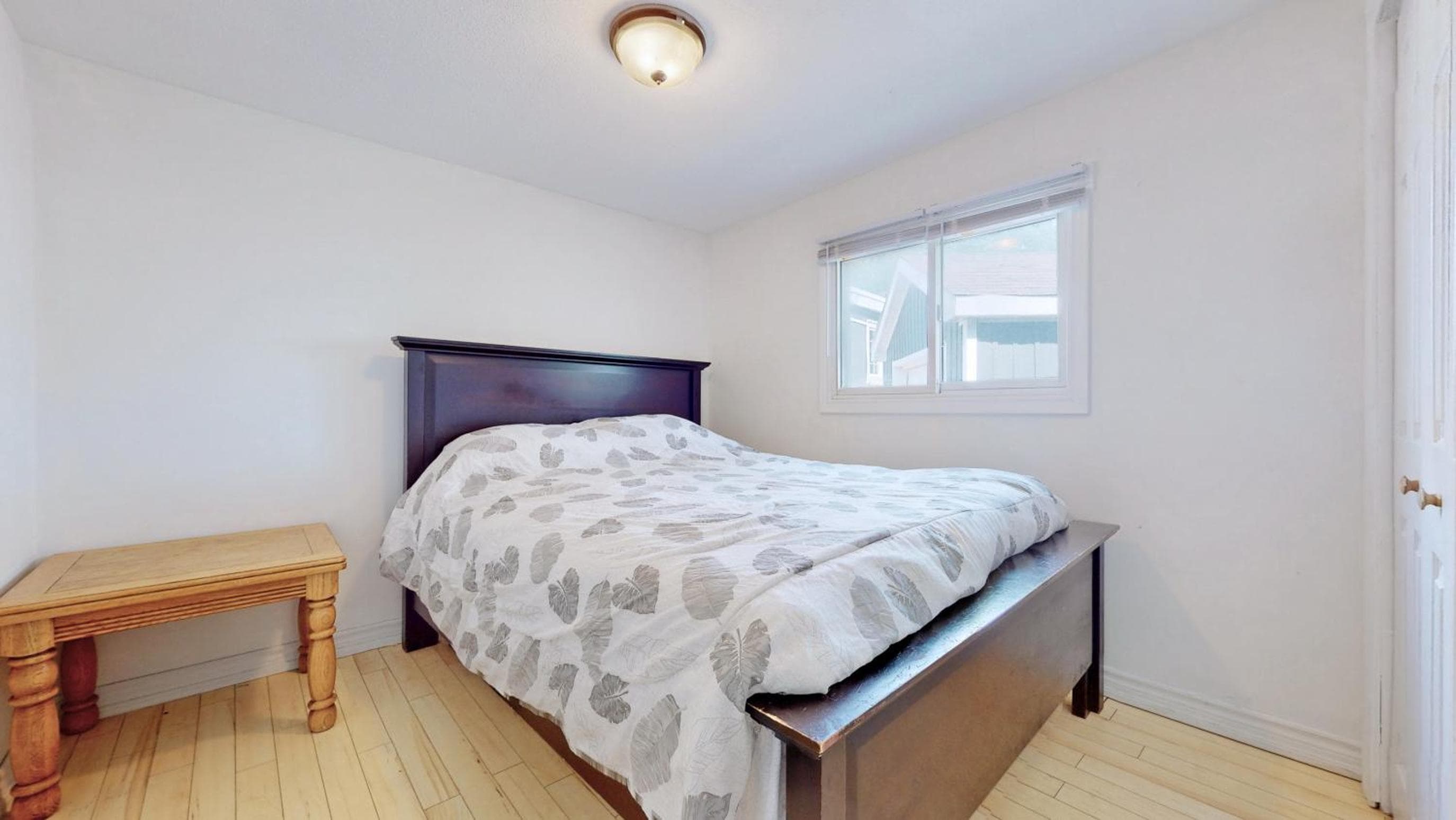 Wasaga Beach 1 - Walk to Main Beach - Riverfront - Sleeps 10 - 95 Mosley St
