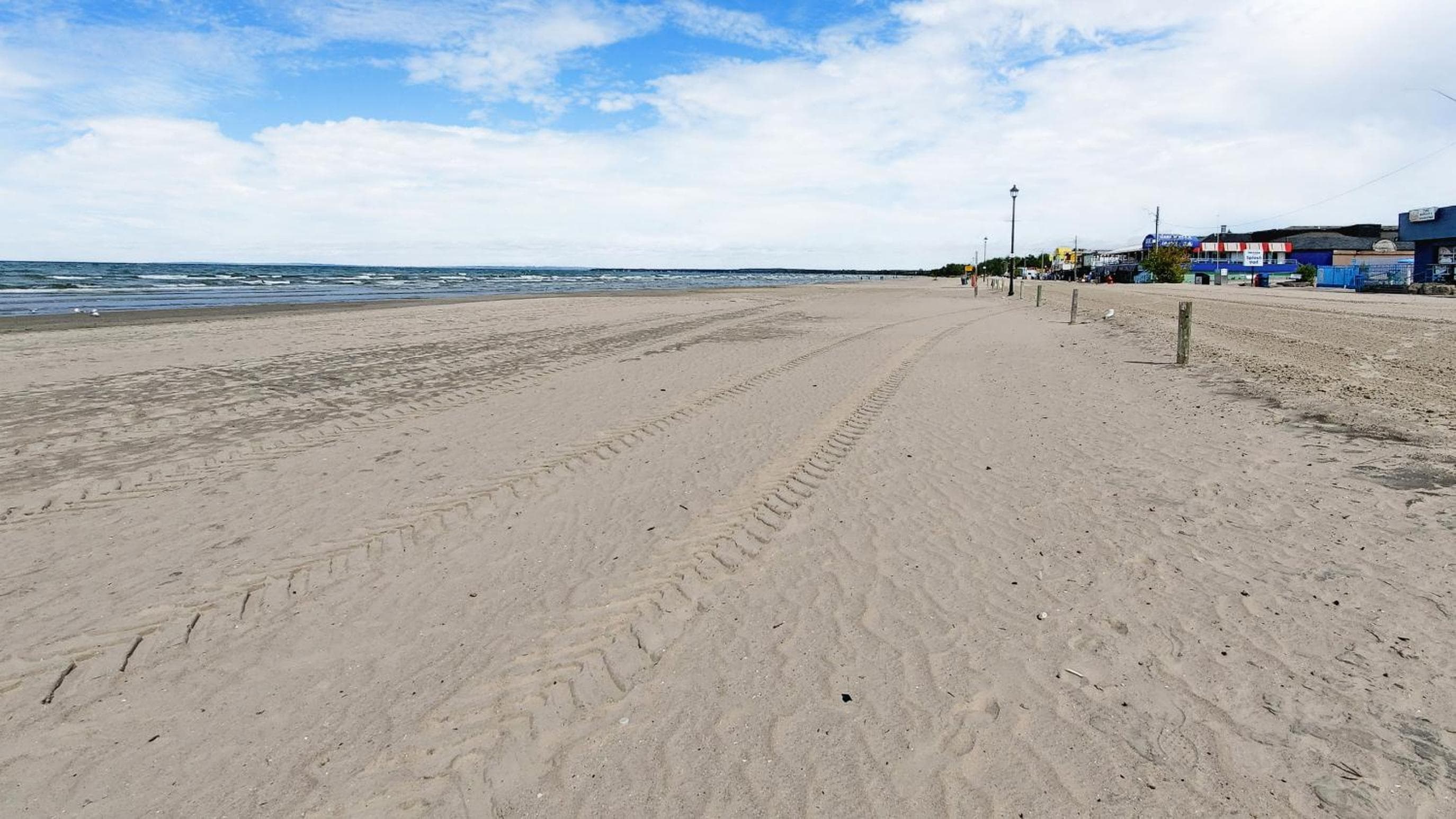 Wasaga Beach 1 - Walk to Main Beach - Riverfront - Sleeps 10 - 95 Mosley St