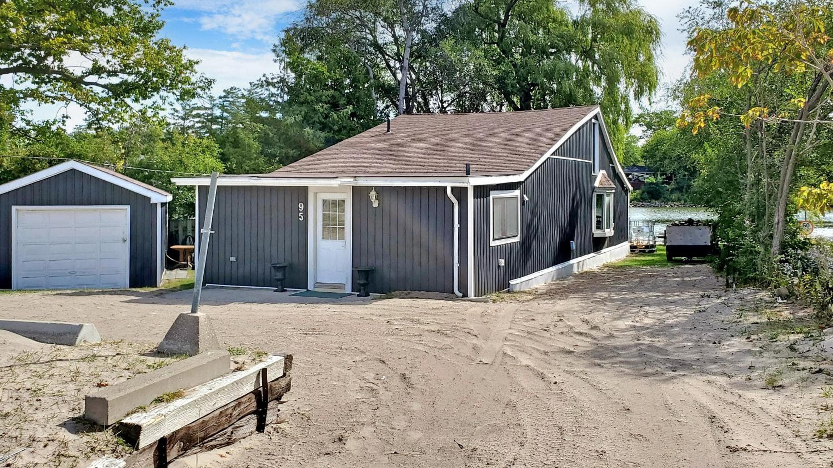 Wasaga Beach 1 - Walk to Main Beach - Riverfront - Sleeps 10 - 95 Mosley St
