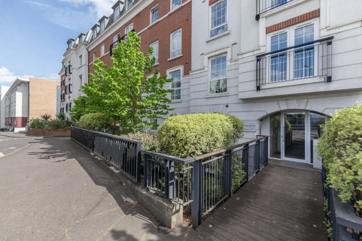 Roomspace Serviced Apartments - Central Walk