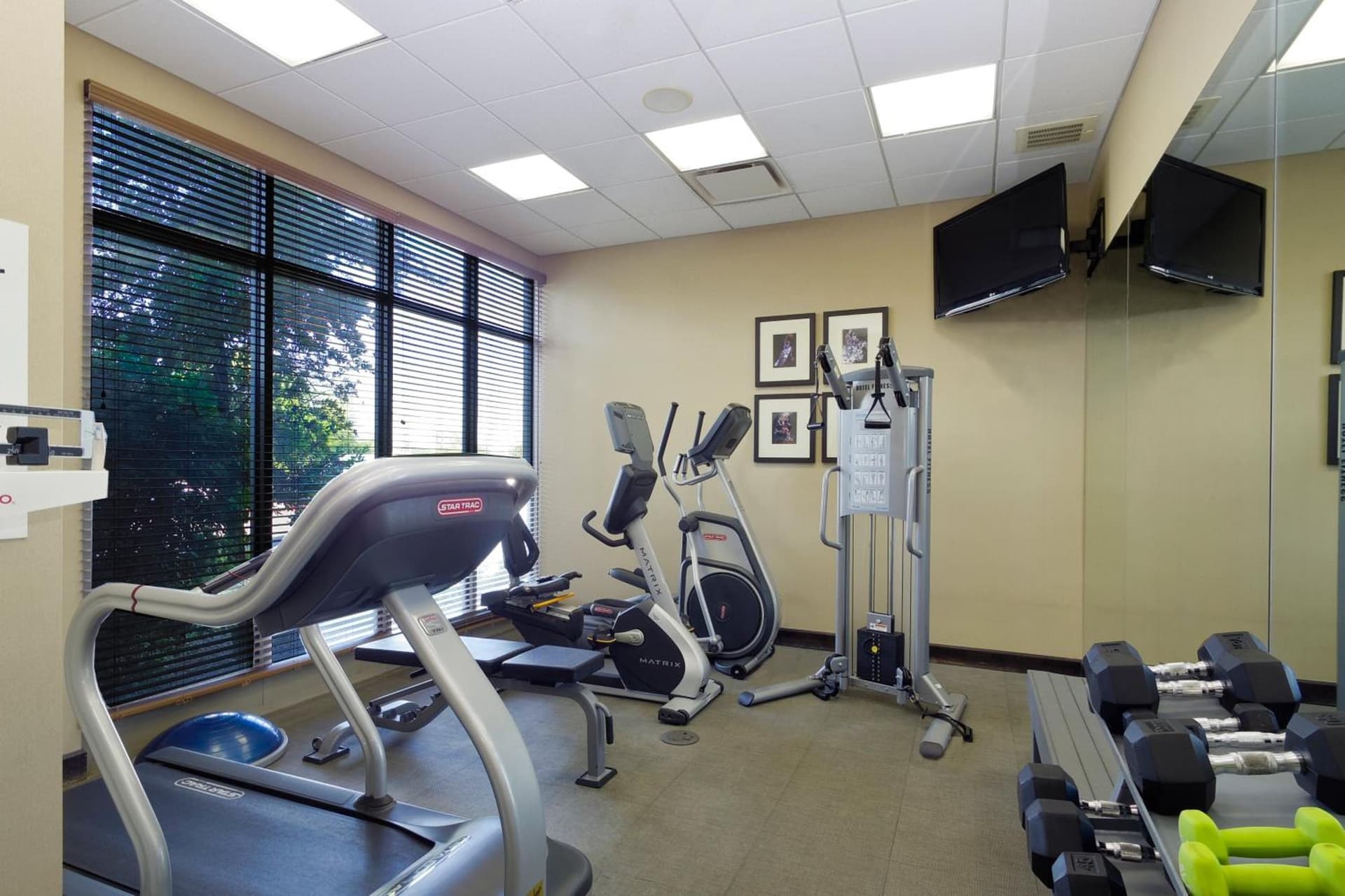 Holiday Inn & Suites Phoenix Airport by IHG