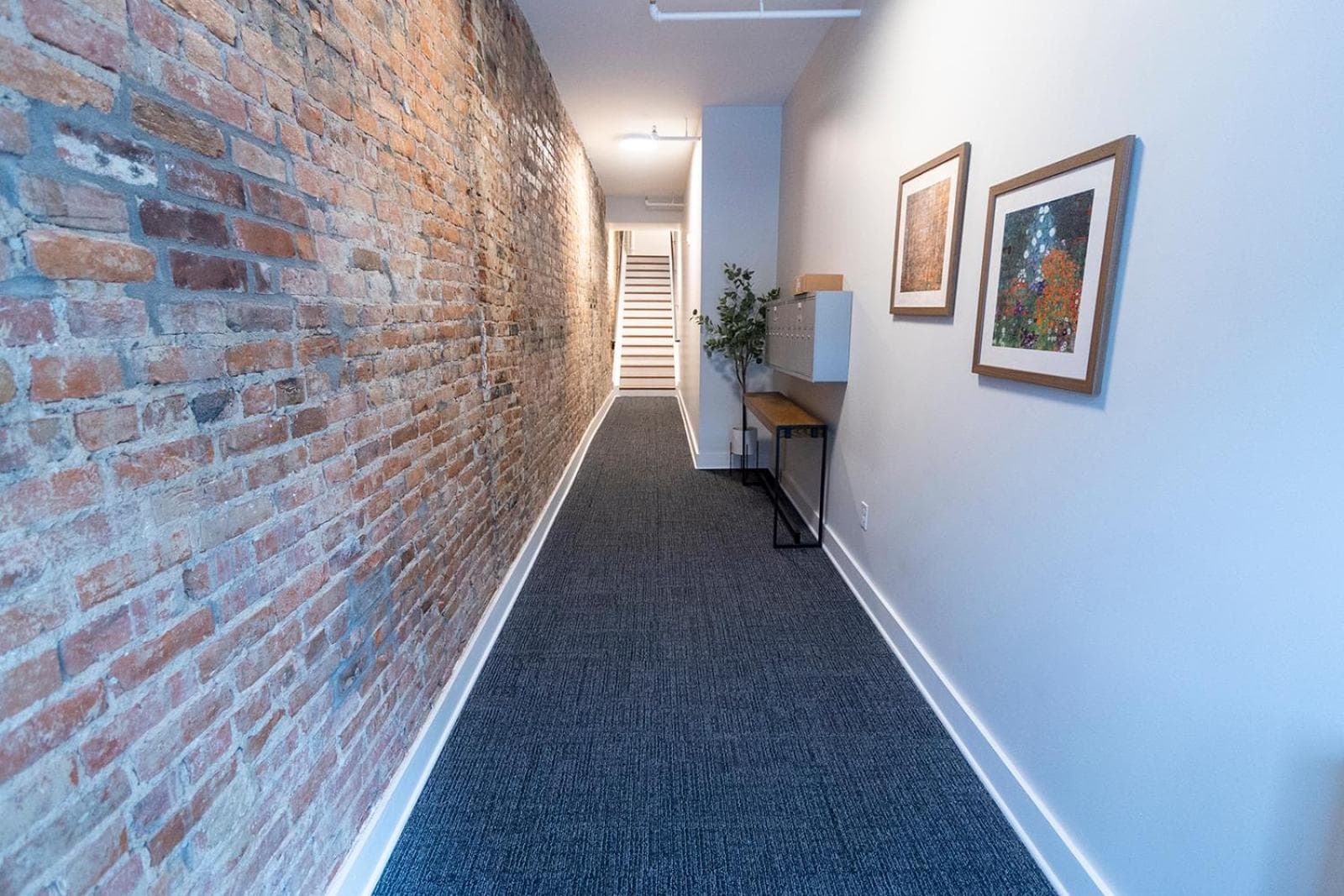 Spacious 2 bed 2 bath Downtown OTR condo minutes walk to the Reds Bengals stadium & more!