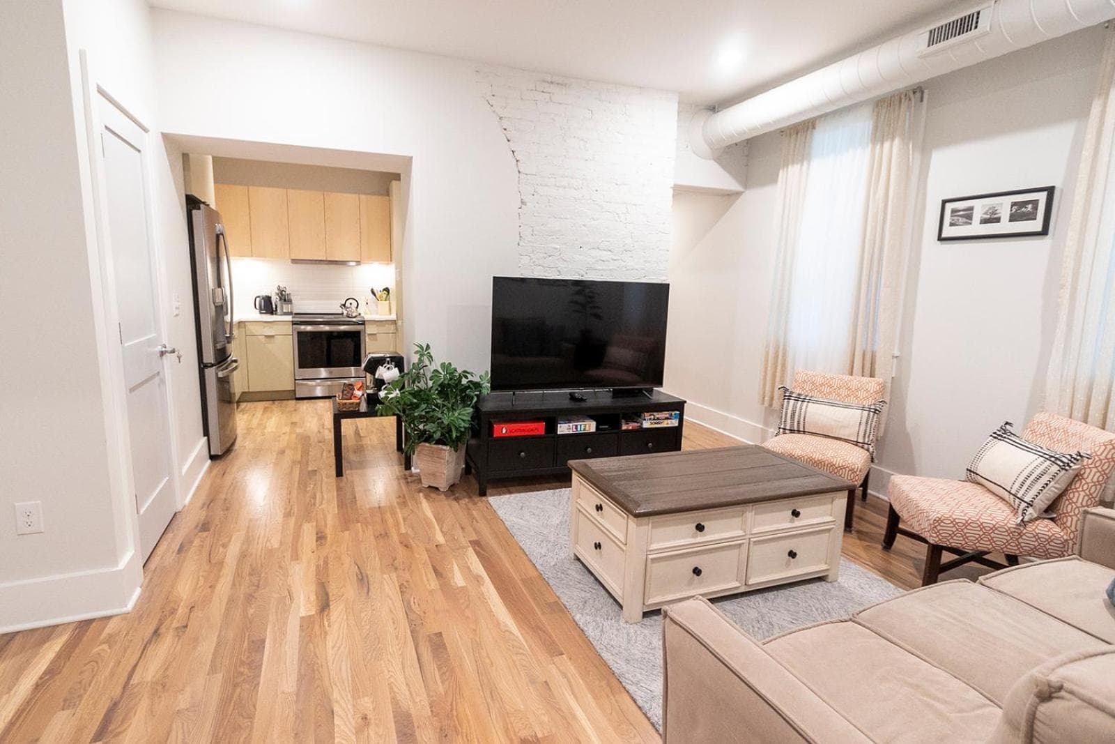 Spacious 2 bed 2 bath Downtown OTR condo minutes walk to the Reds Bengals stadium & more!
