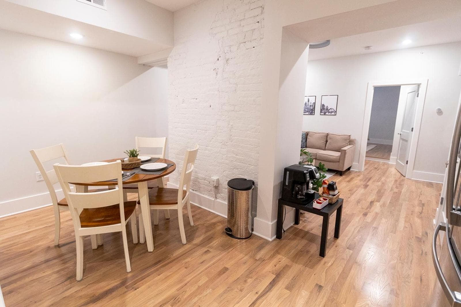 Spacious 2 bed 2 bath Downtown OTR condo minutes walk to the Reds Bengals stadium & more!