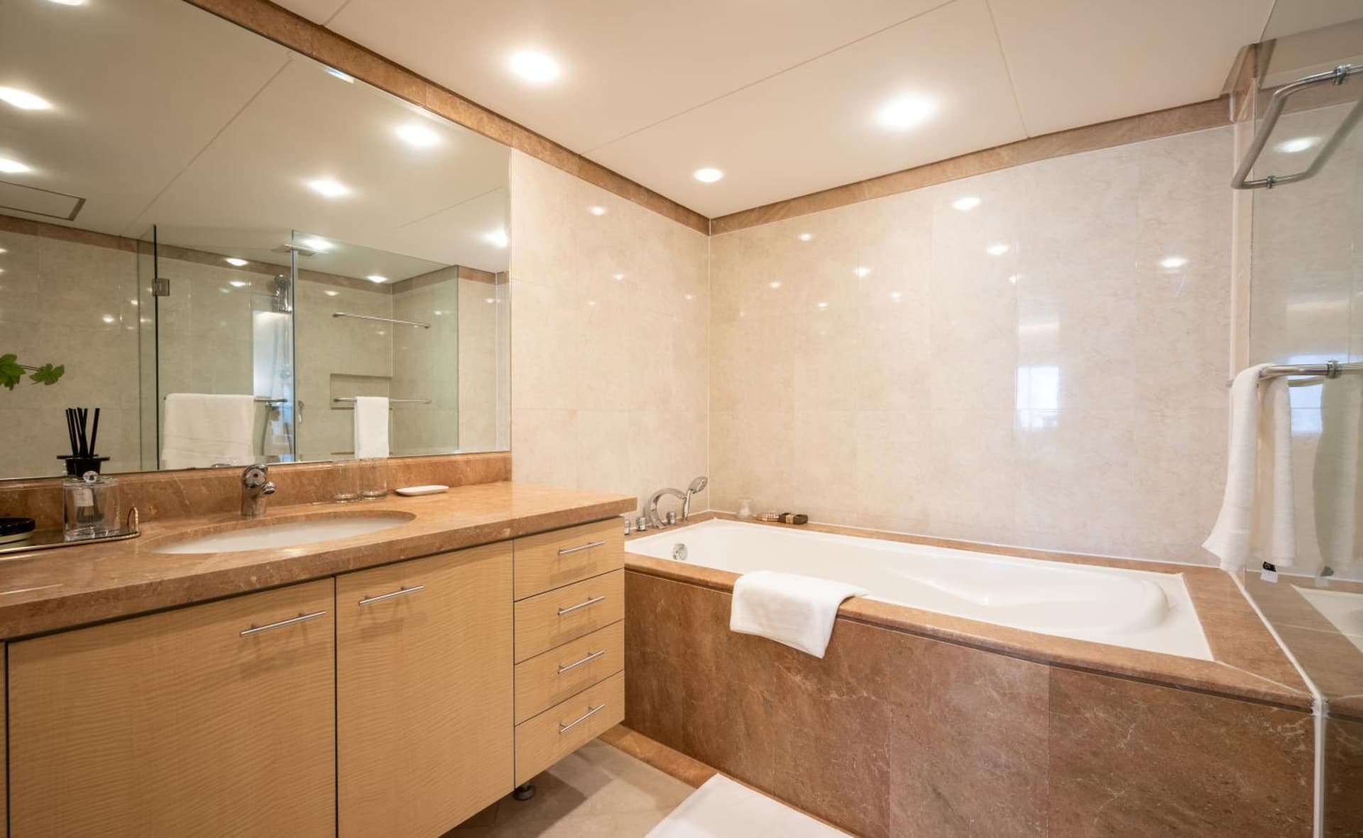 Shanghai Centre Serviced Apartment