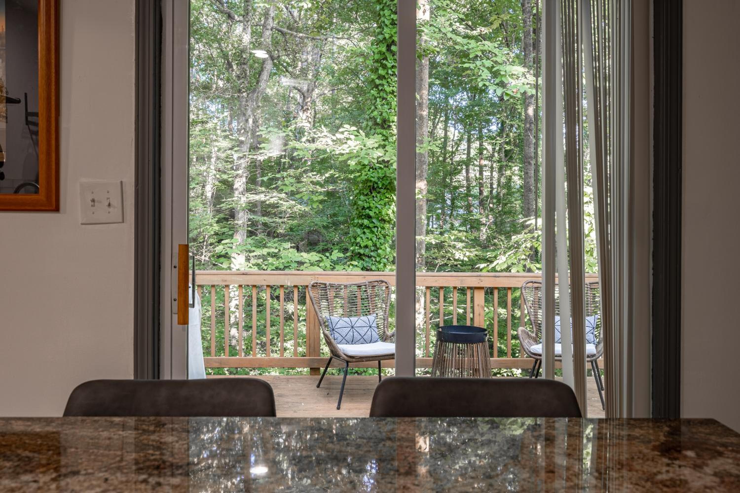 3 Bedroom Private Home, Close to Downtown Alpharetta