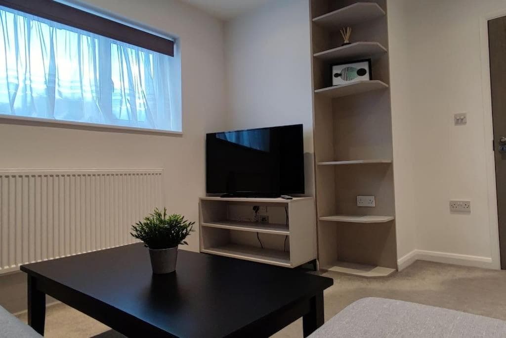 Modern 1 BR flat with Air Con