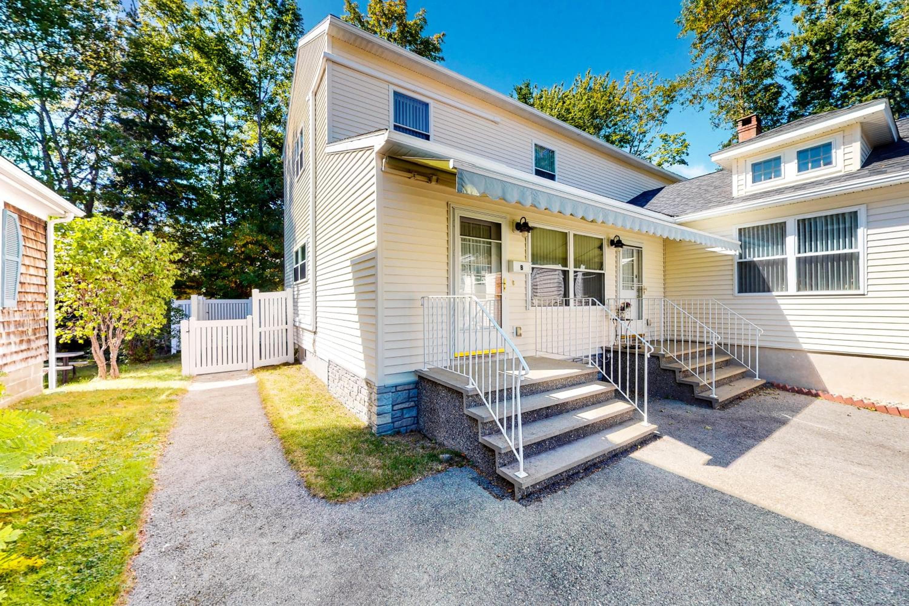Unbeatable Downtown Location! Bar Harbor Apt