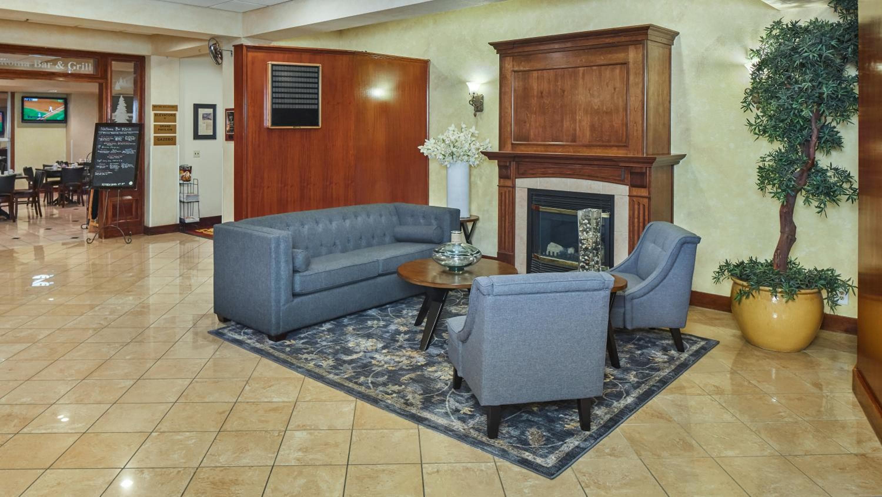 Lake Natoma Inn