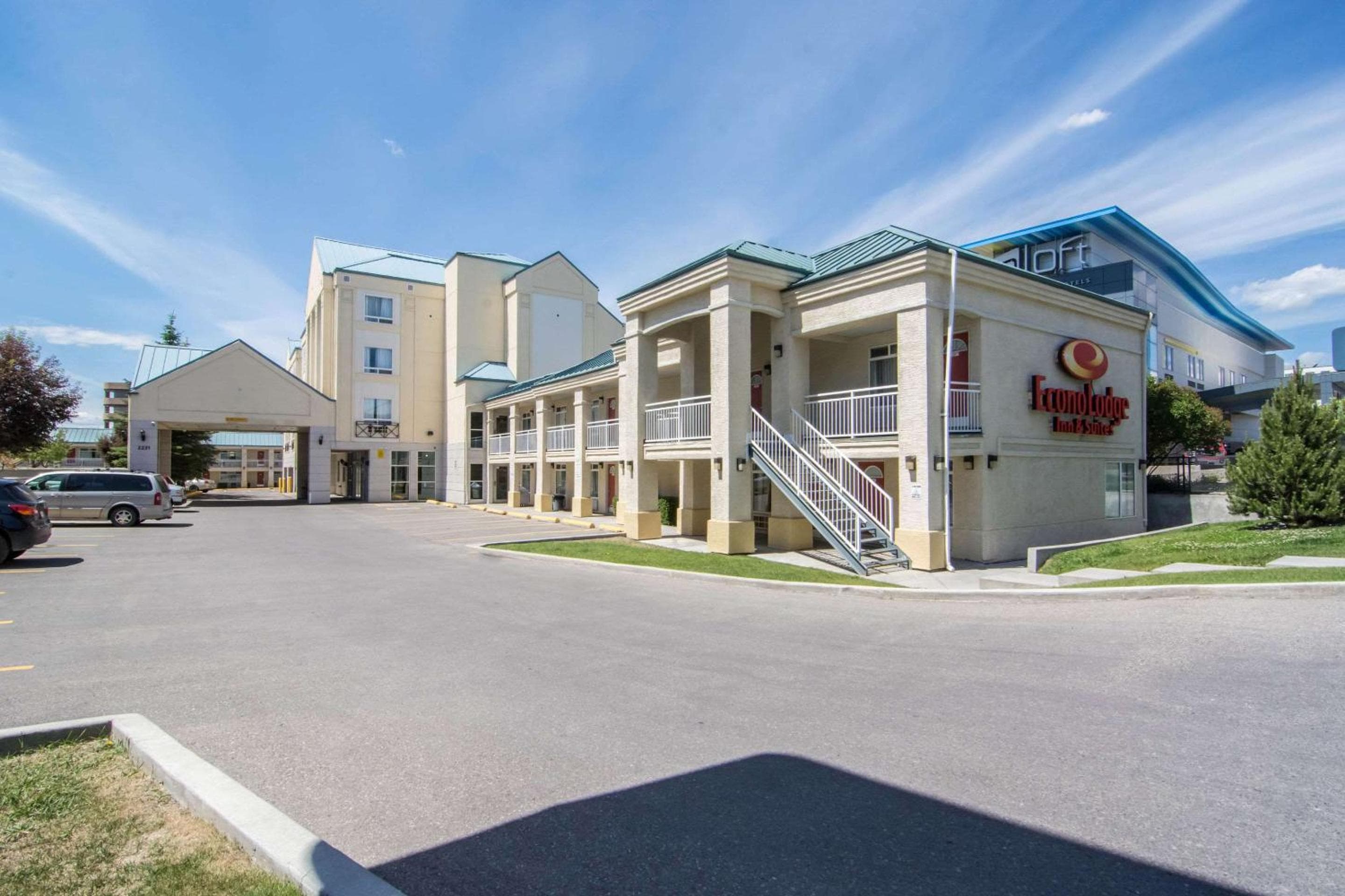 Econo Lodge Inn & Suites Calgary - University
