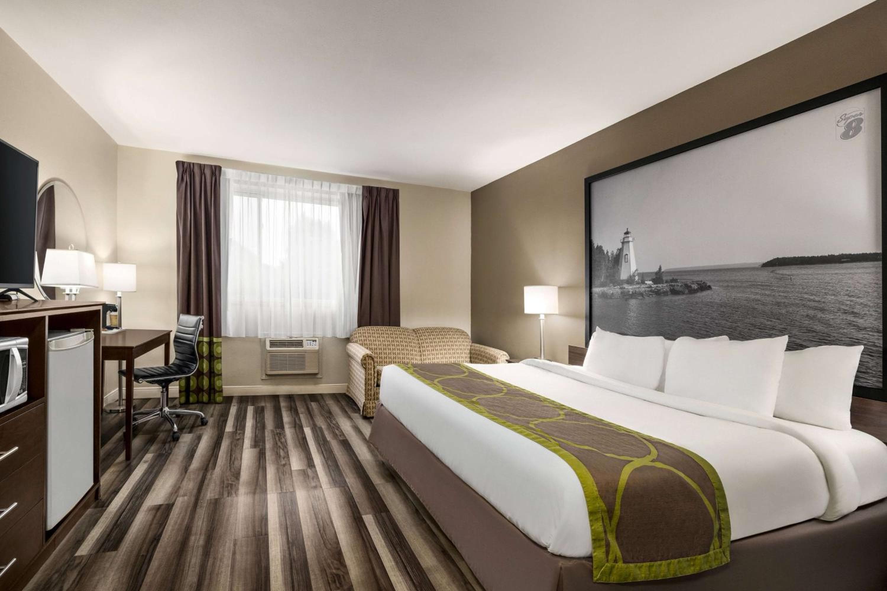 Super 8 by Wyndham Sarnia ON