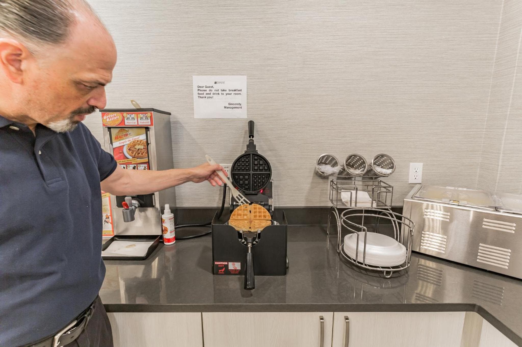 Orangewood Inn & Suites Kansas City Airport