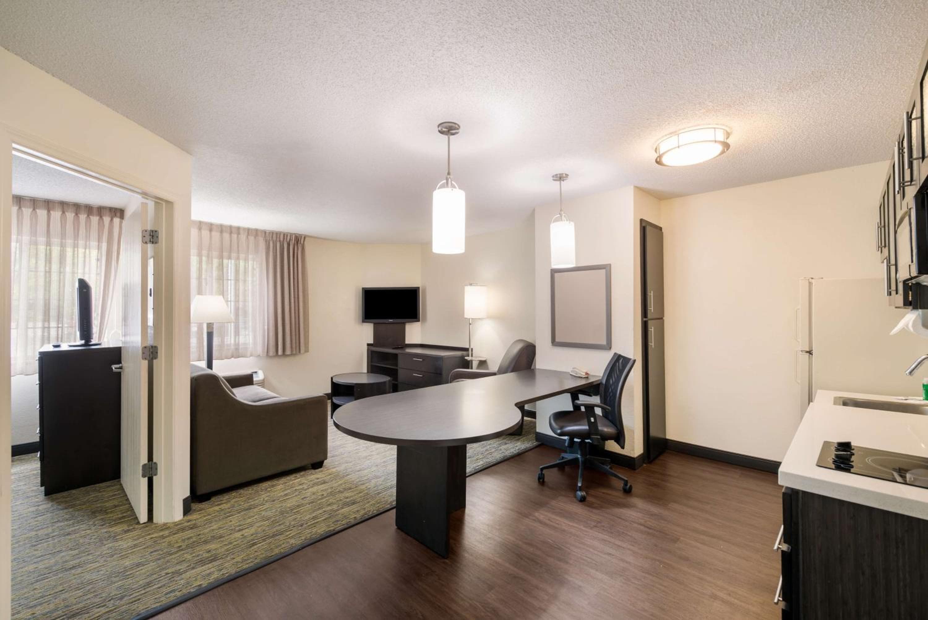 Sonesta Simply Suites Hampton
