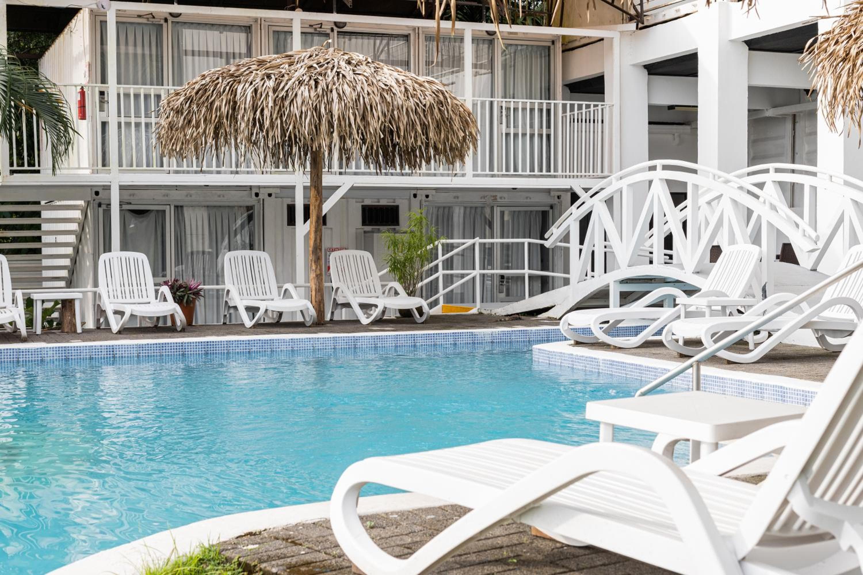 El Faro Containers Beach Hotel