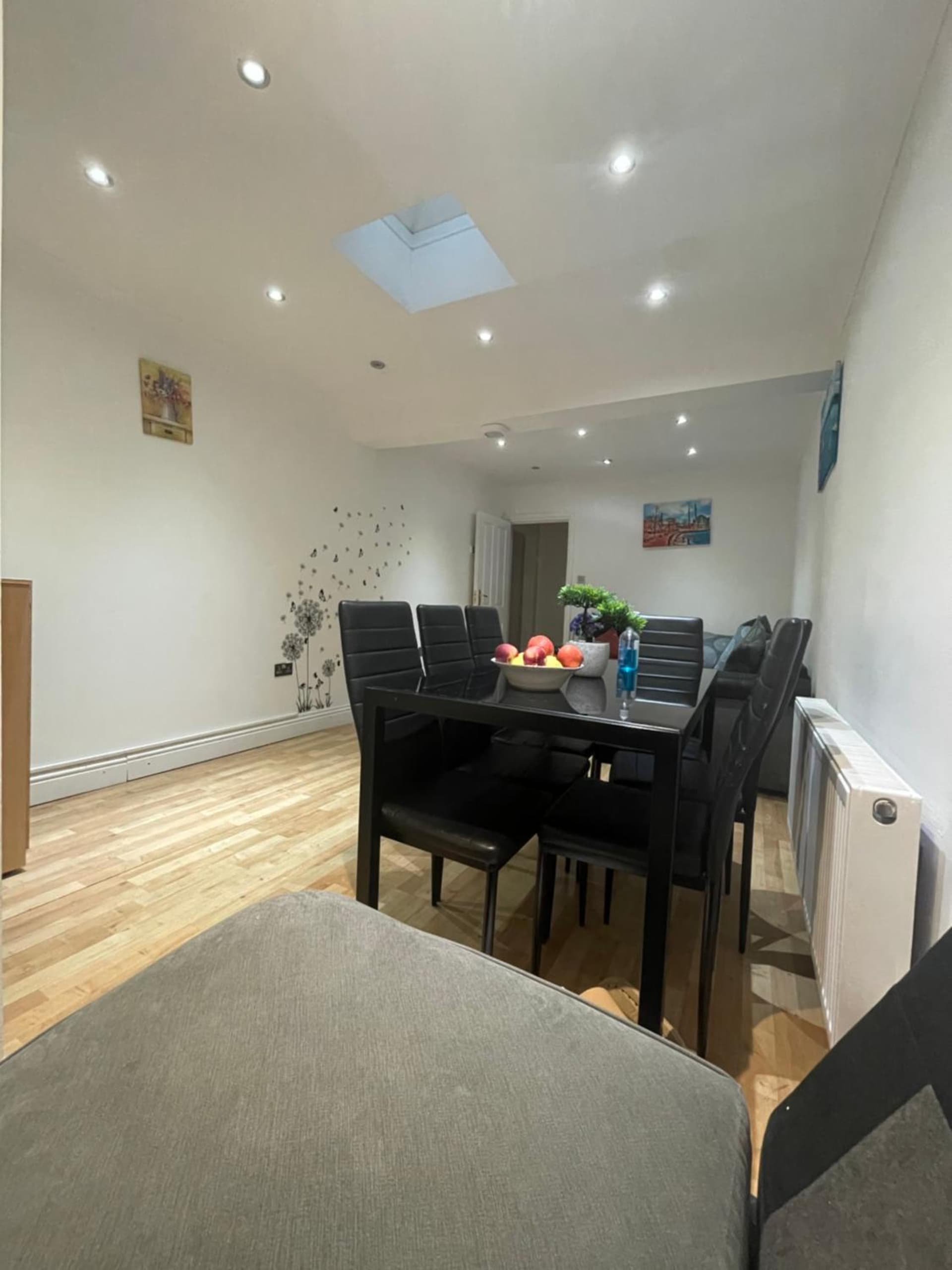 Heathrow Garden Lodge - Free Parking - Netflix - Prime - Coffee - WiFi