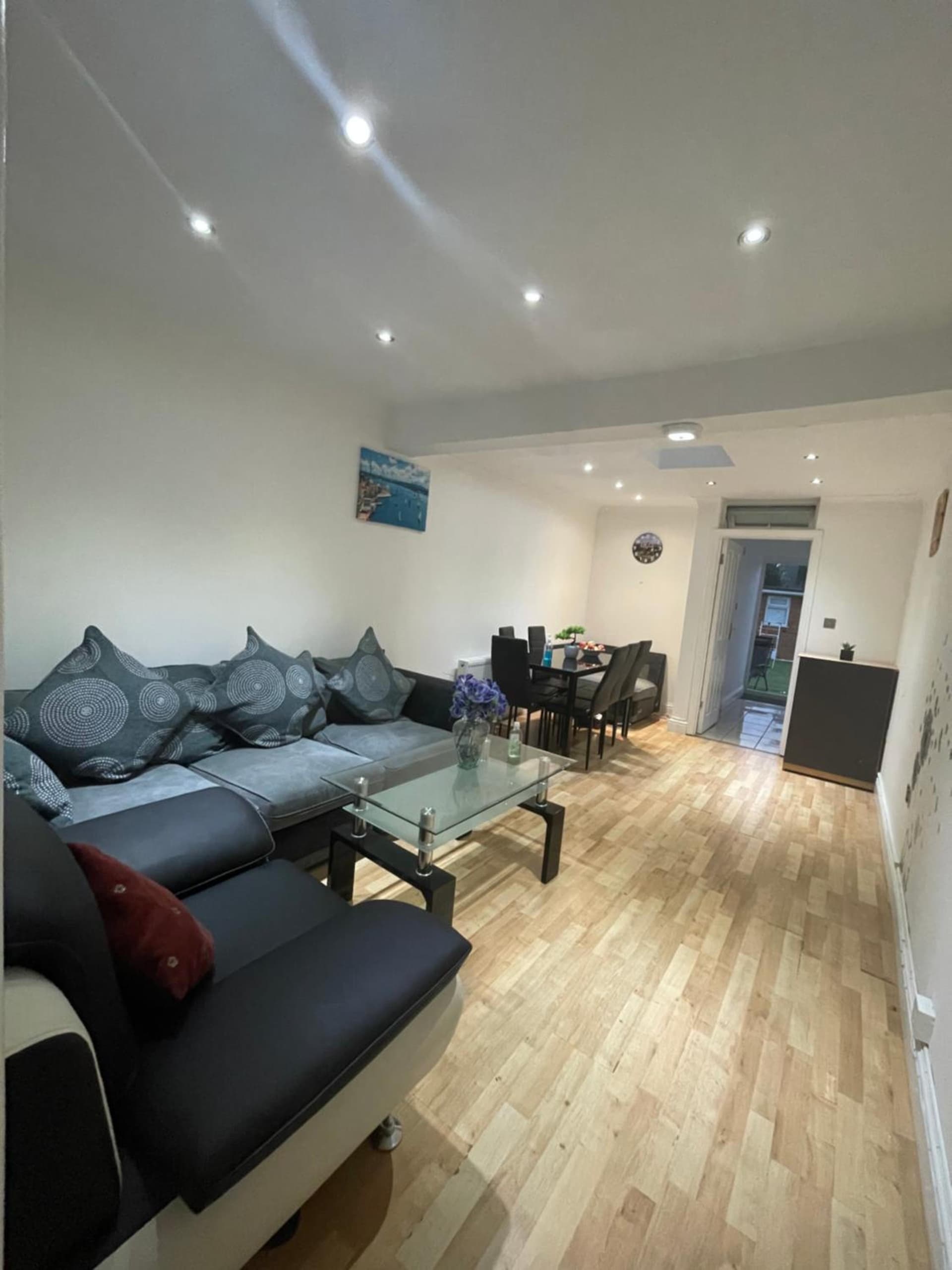 Heathrow Garden Lodge - Free Parking - Netflix - Prime - Coffee - WiFi