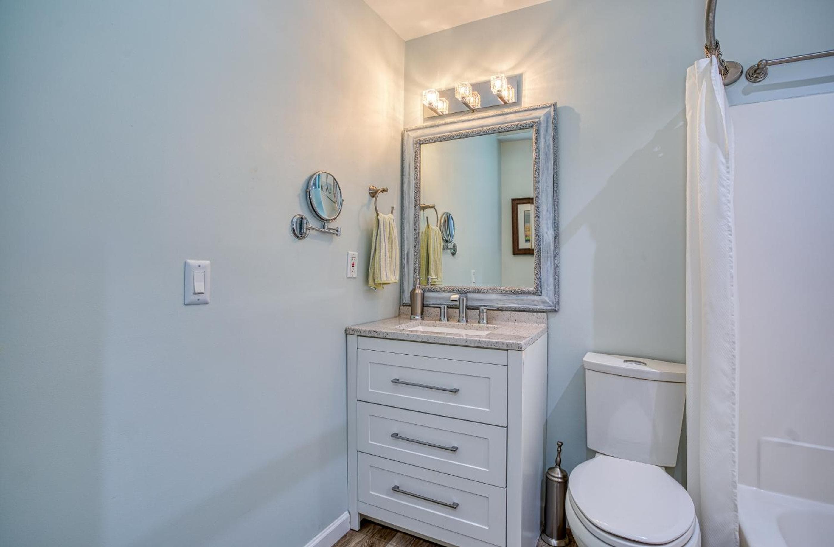 Bella Vista: Marshfront Condo 1 Block To The Beach. Pool & Hot Tub-1st Floor