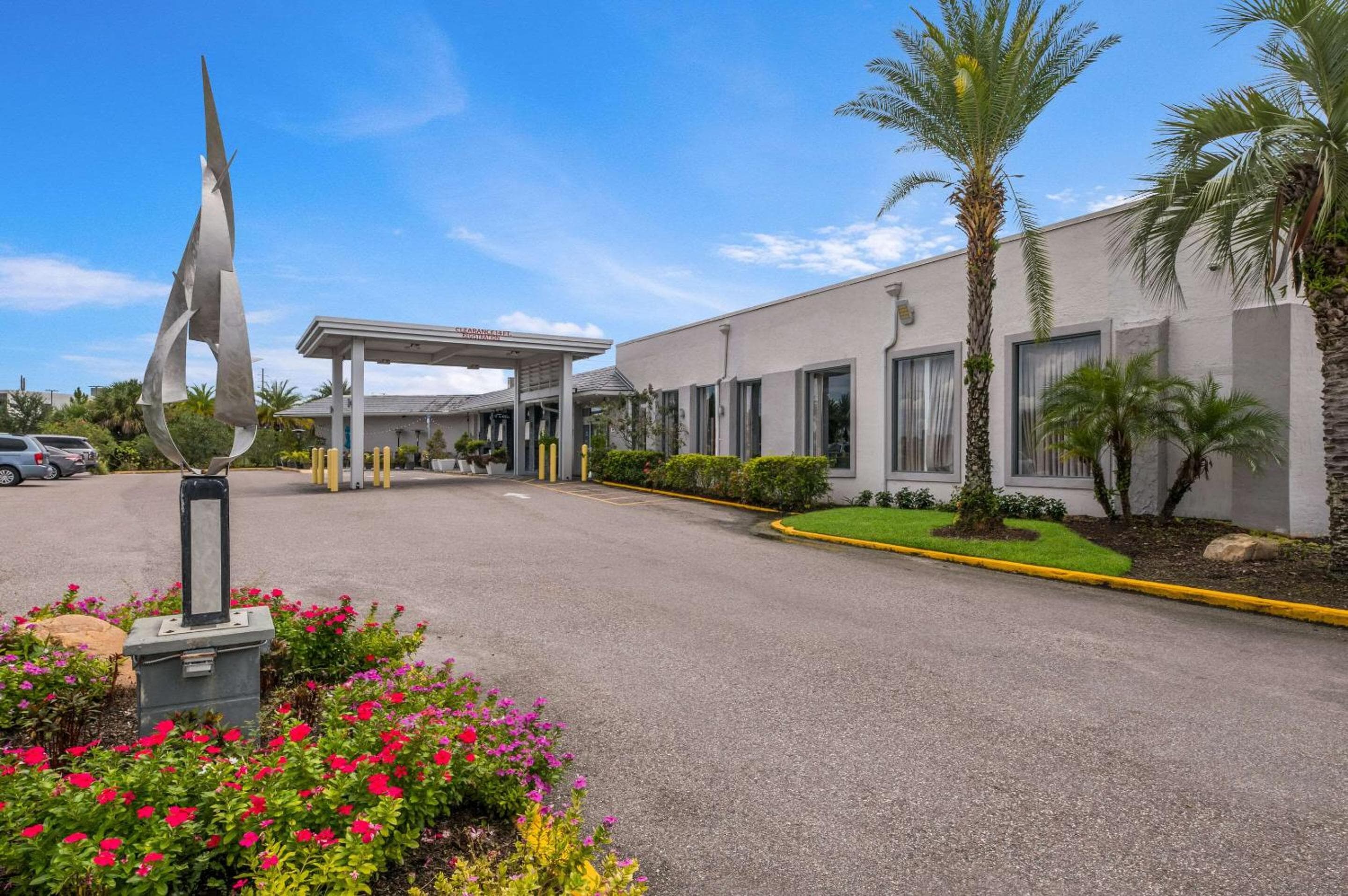 Clarion Inn & Suites Across From Universal Orlando Resort