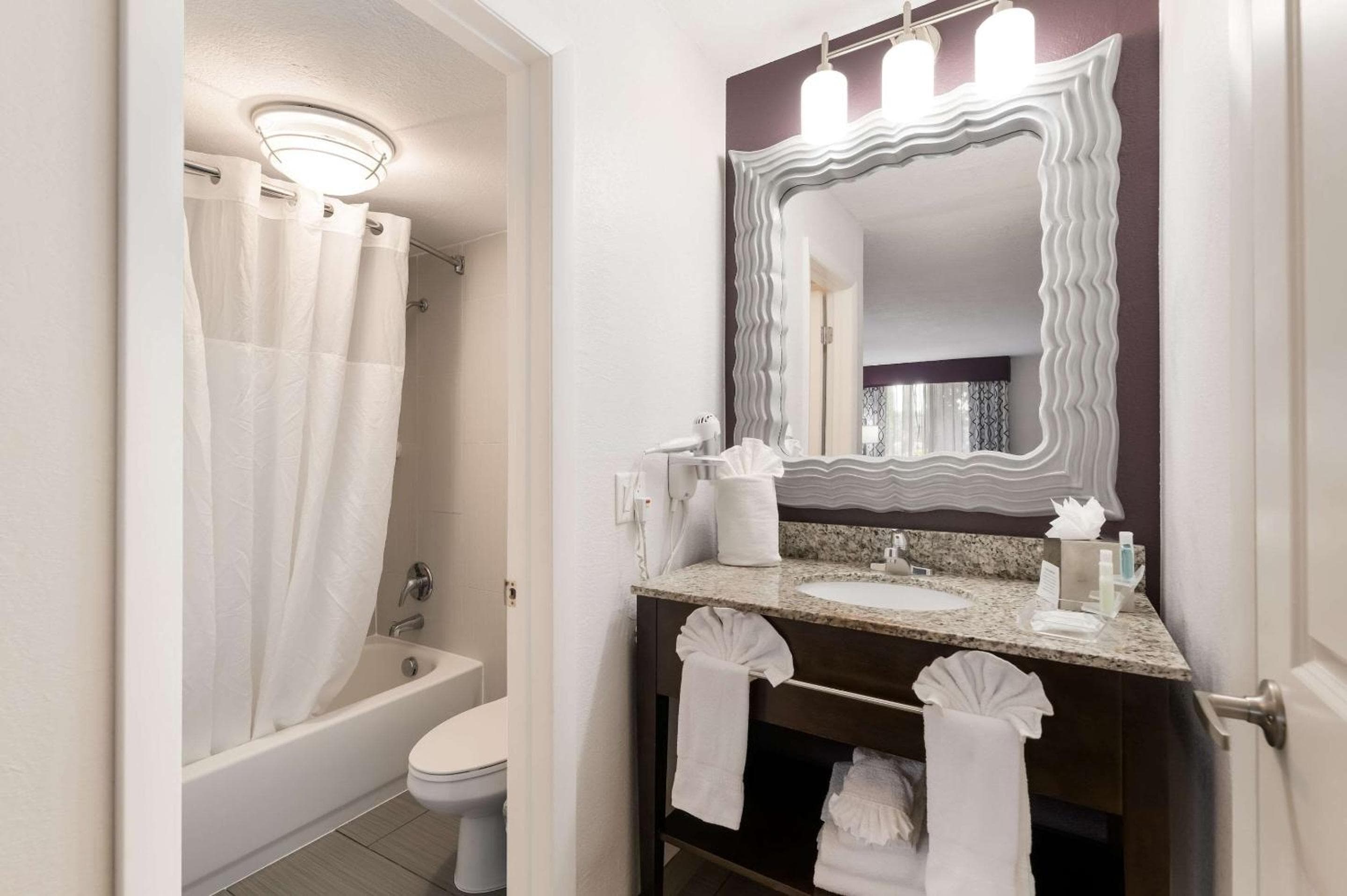 Clarion Inn & Suites Across From Universal Orlando Resort